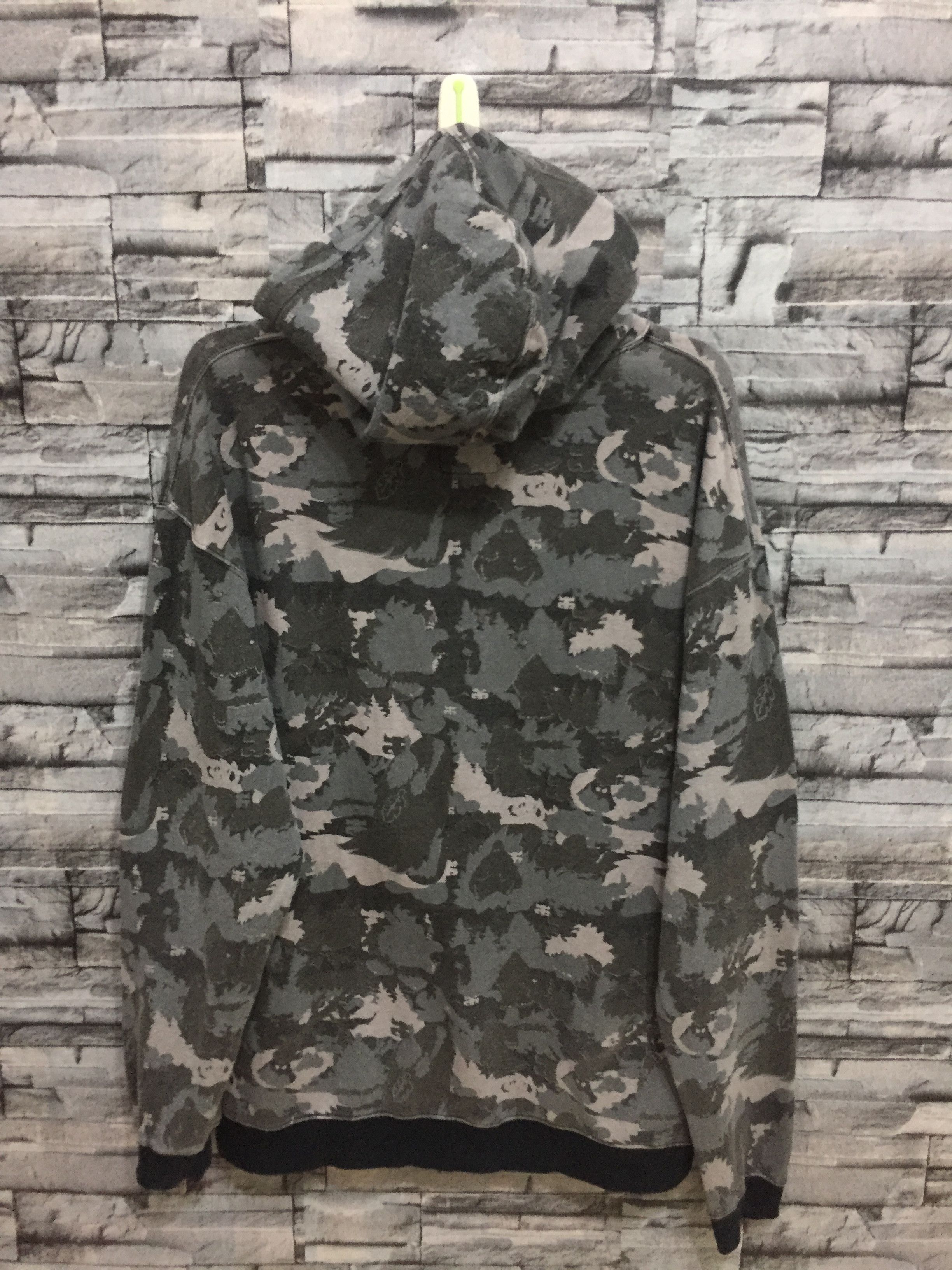 Vintage Army Camo hoodie full print size L Size US L / EU 52-54 / 3 - 7 Thumbnail