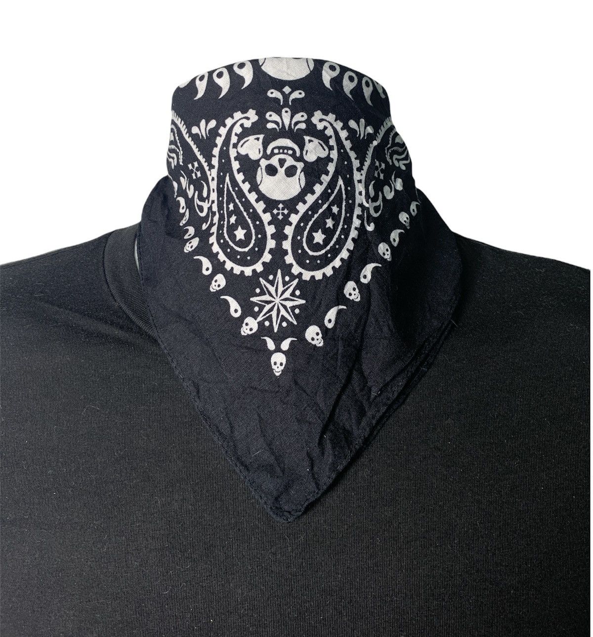 Vintage Skulls Handkerchief / Bandana / Neckerchief / Paisley Size ONE SIZE - 2 Preview