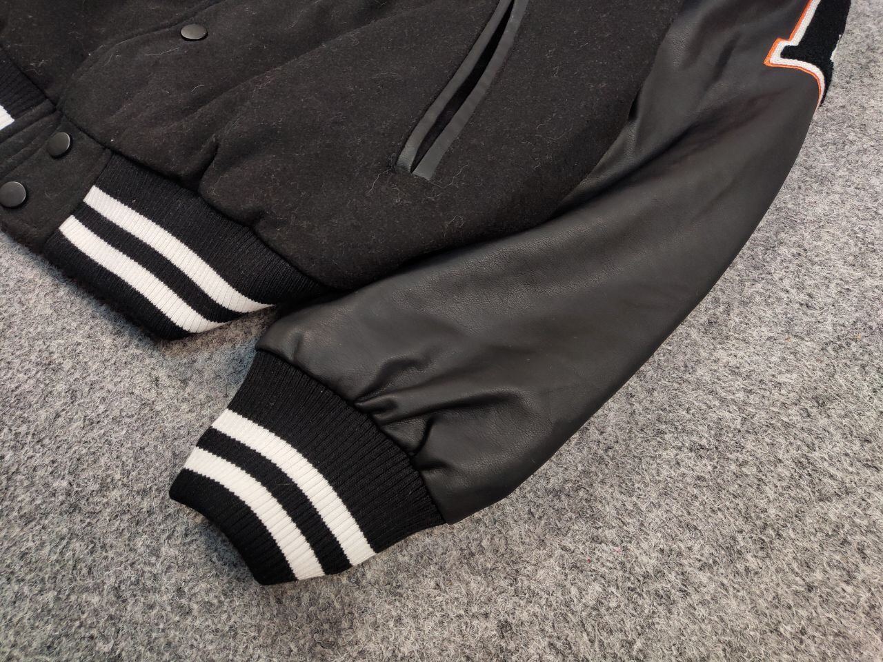 Vintage Vintage 90's Varsity Jacket Bomber USA Letterman Black Wool Size US M / EU 48-50 / 2 - 5 Thumbnail