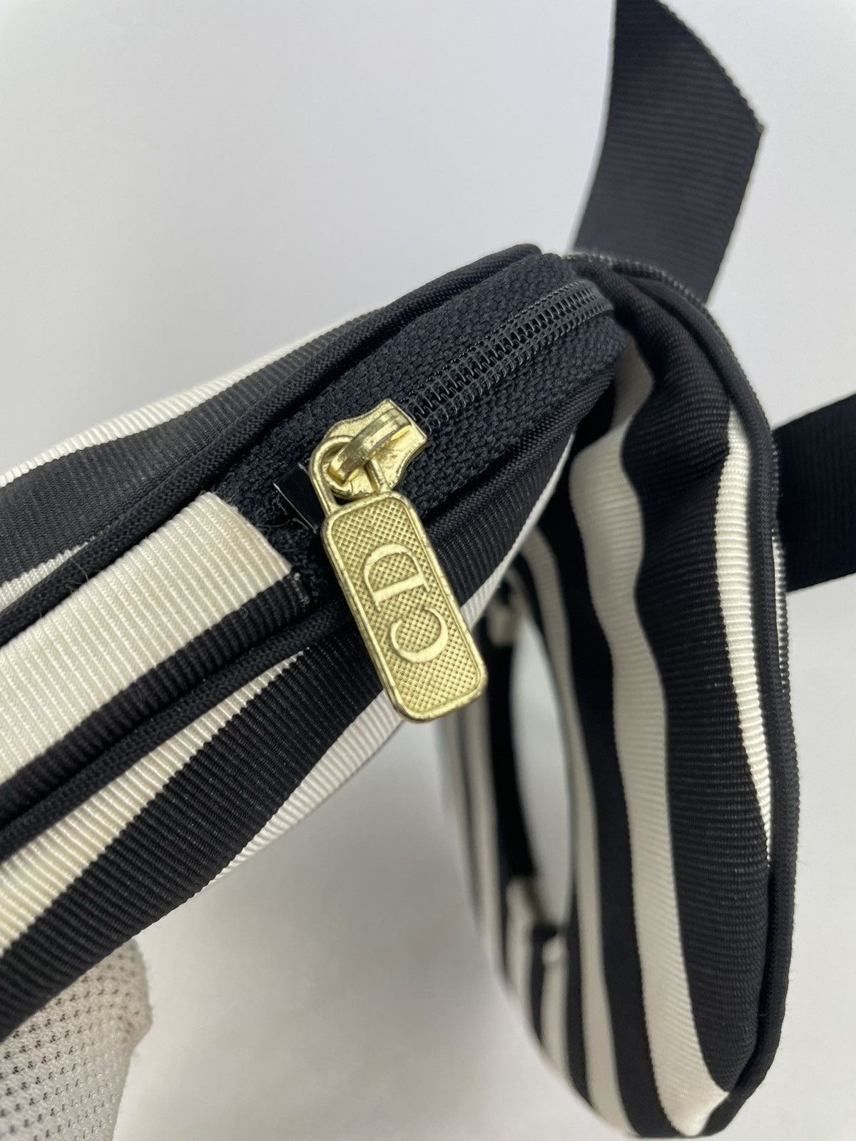 Dior ❌Last Drop❌ Christian Dior cosmetic bag usa Size ONE SIZE - 11 Thumbnail