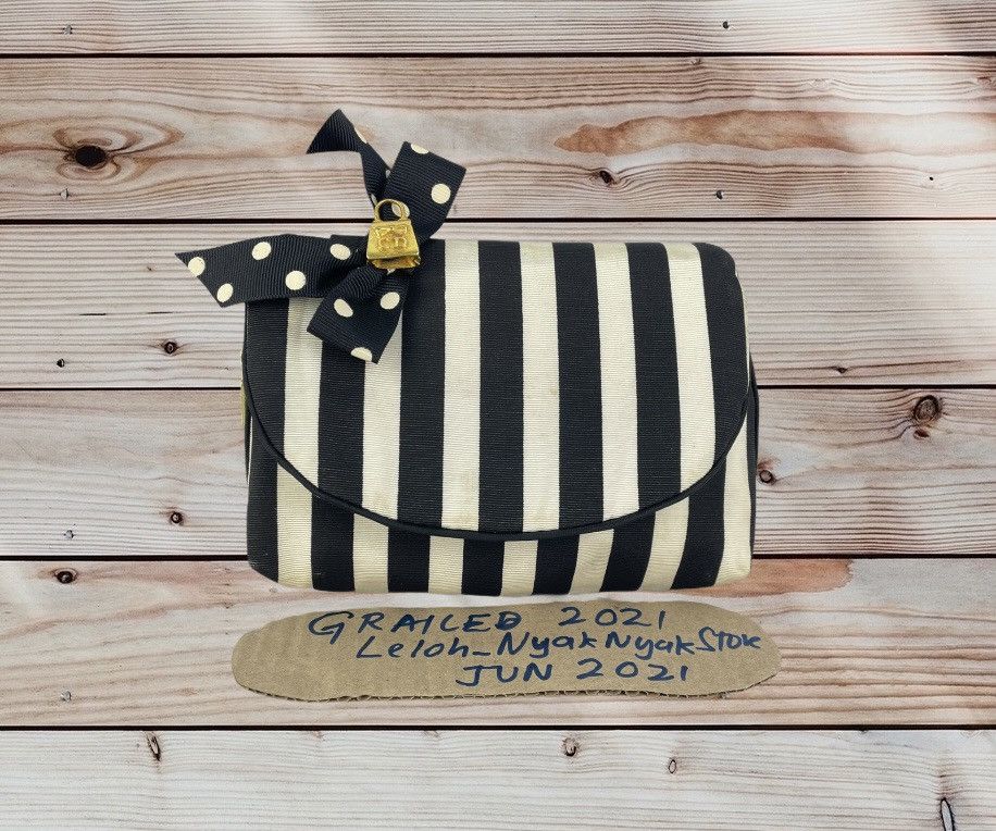 Dior ❌Last Drop❌ Christian Dior cosmetic bag usa Size ONE SIZE - 2 Thumbnail