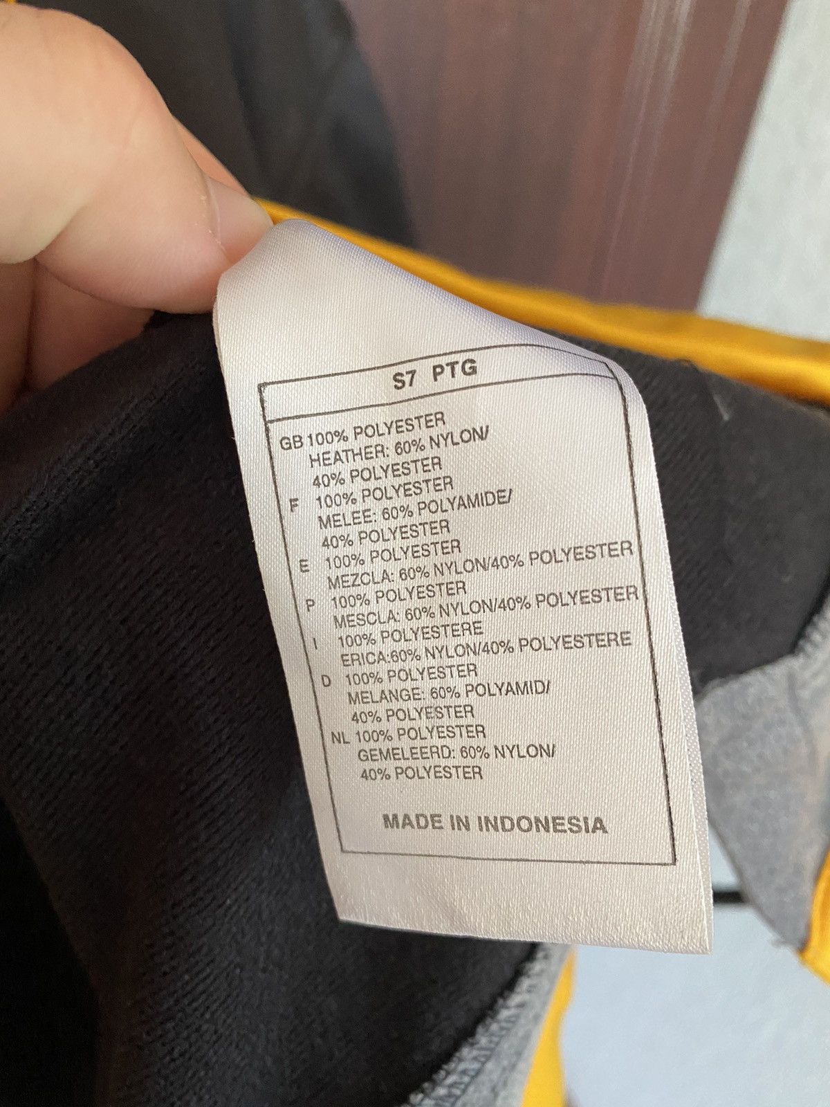 Vintage Vintage Y2K Nike Big Logo Swoosh Jacket like Stussy Adidas Size US XL / EU 56 / 4 - 10 Thumbnail