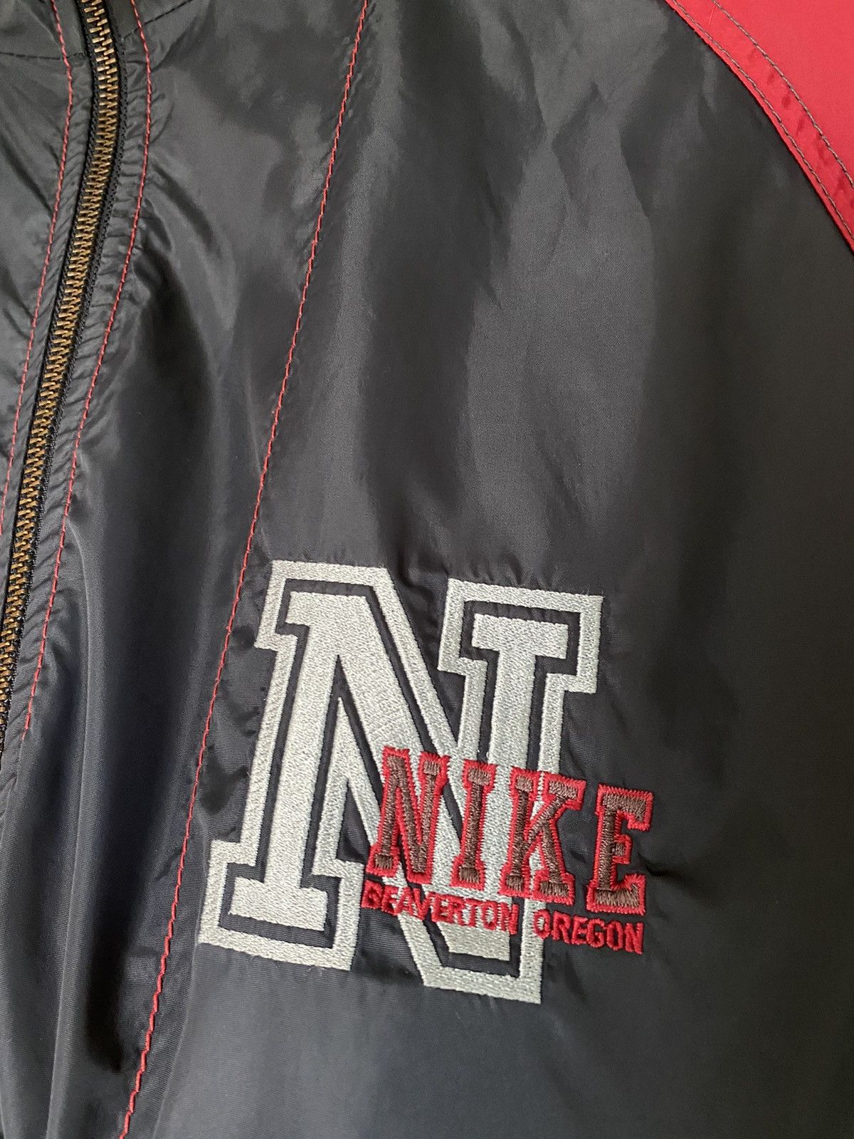 Vintage Vintage Y2K Nike Beaverton Oregon Big Logo Swoosh Jacket Size US XL / EU 56 / 4 - 6 Thumbnail