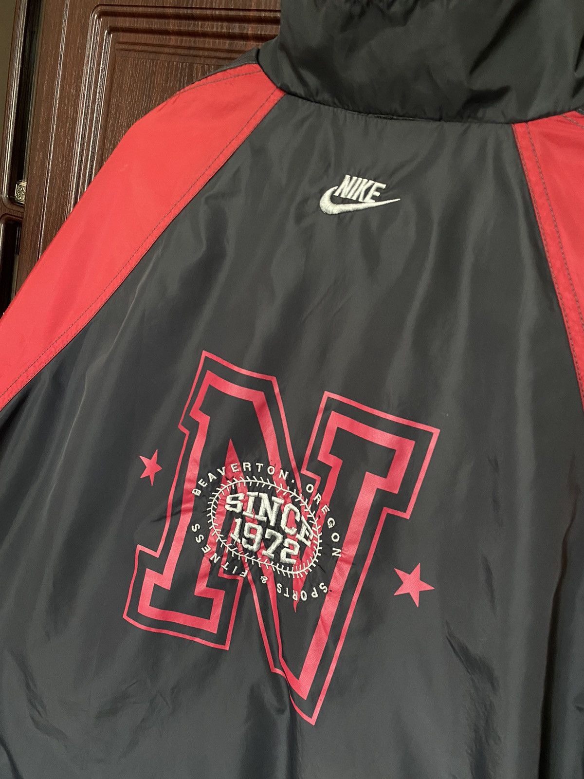 Vintage Vintage Y2K Nike Beaverton Oregon Big Logo Swoosh Jacket Size US XL / EU 56 / 4 - 2 Thumbnail