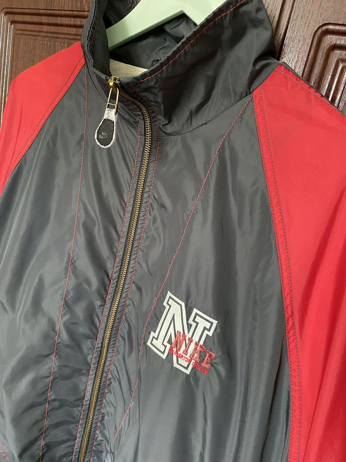 Vintage Vintage Y2K Nike Beaverton Oregon Big Logo Swoosh Jacket Size US XL / EU 56 / 4 - 5 Thumbnail