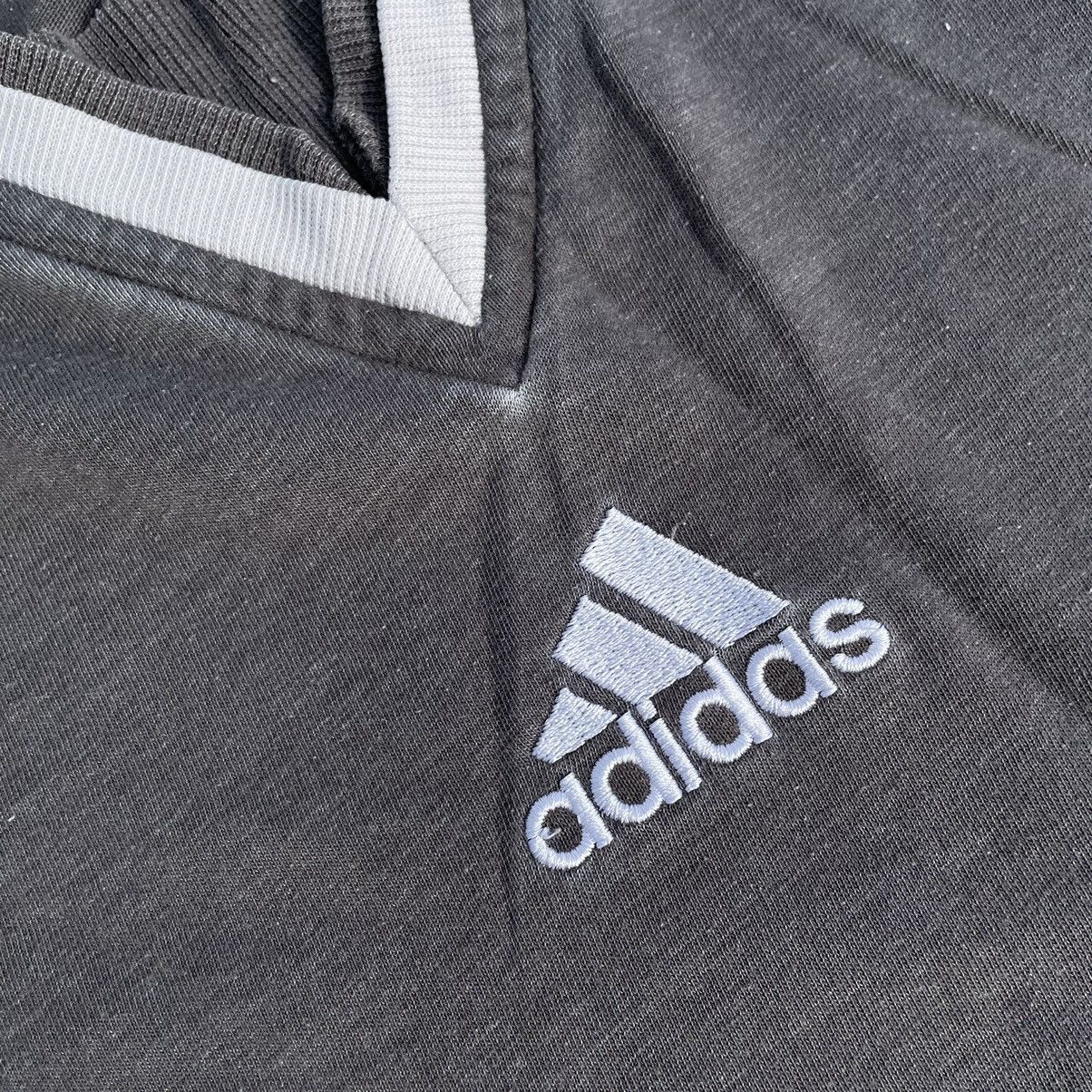 Adidas × Vintage Vintage Adidas T-shirts Centre Logo 90s Streetwear Big Logo Size US S / EU 44-46 / 1 - 7 Thumbnail