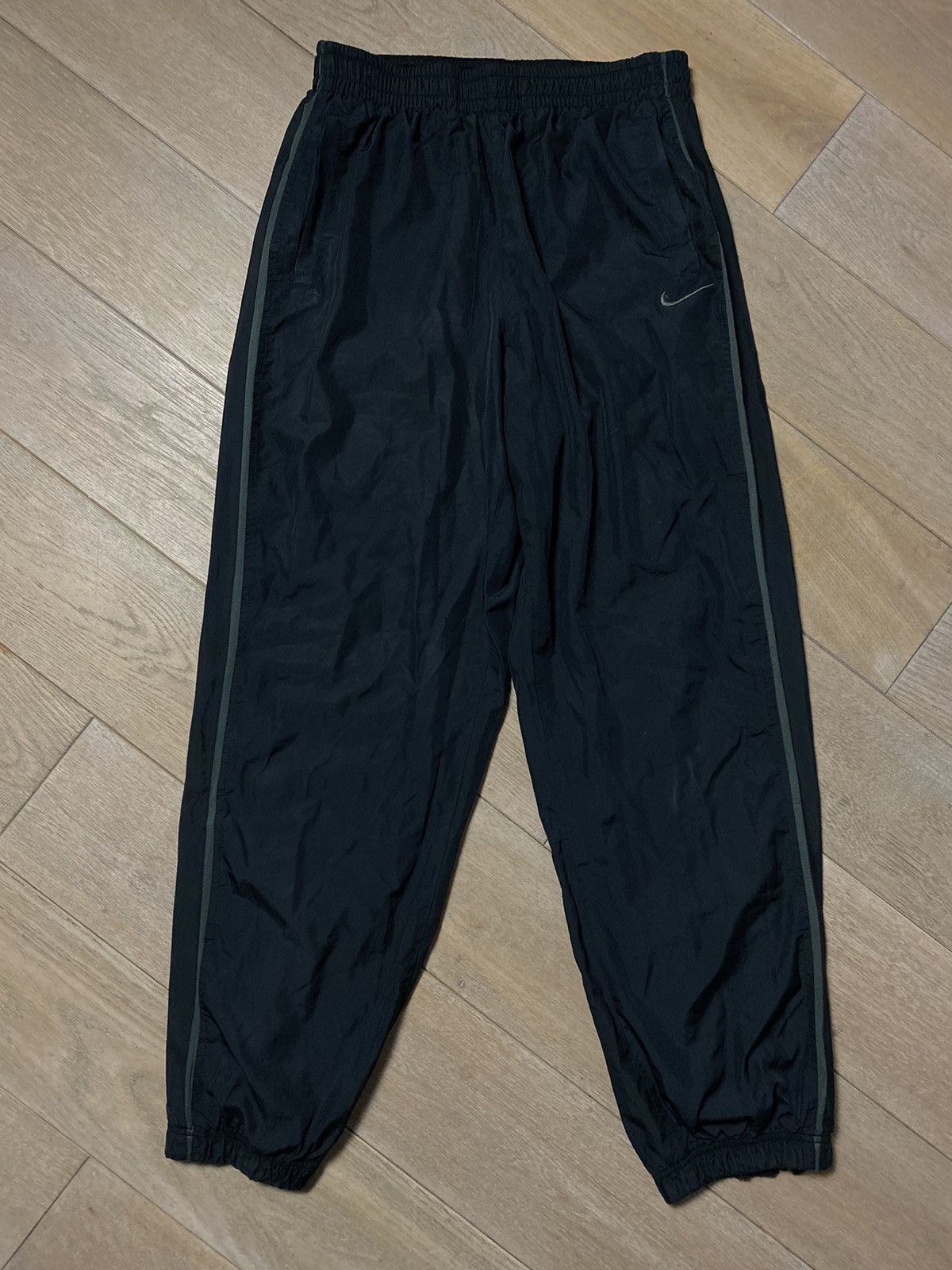 Nike vintage black track pants small swoosh parachute