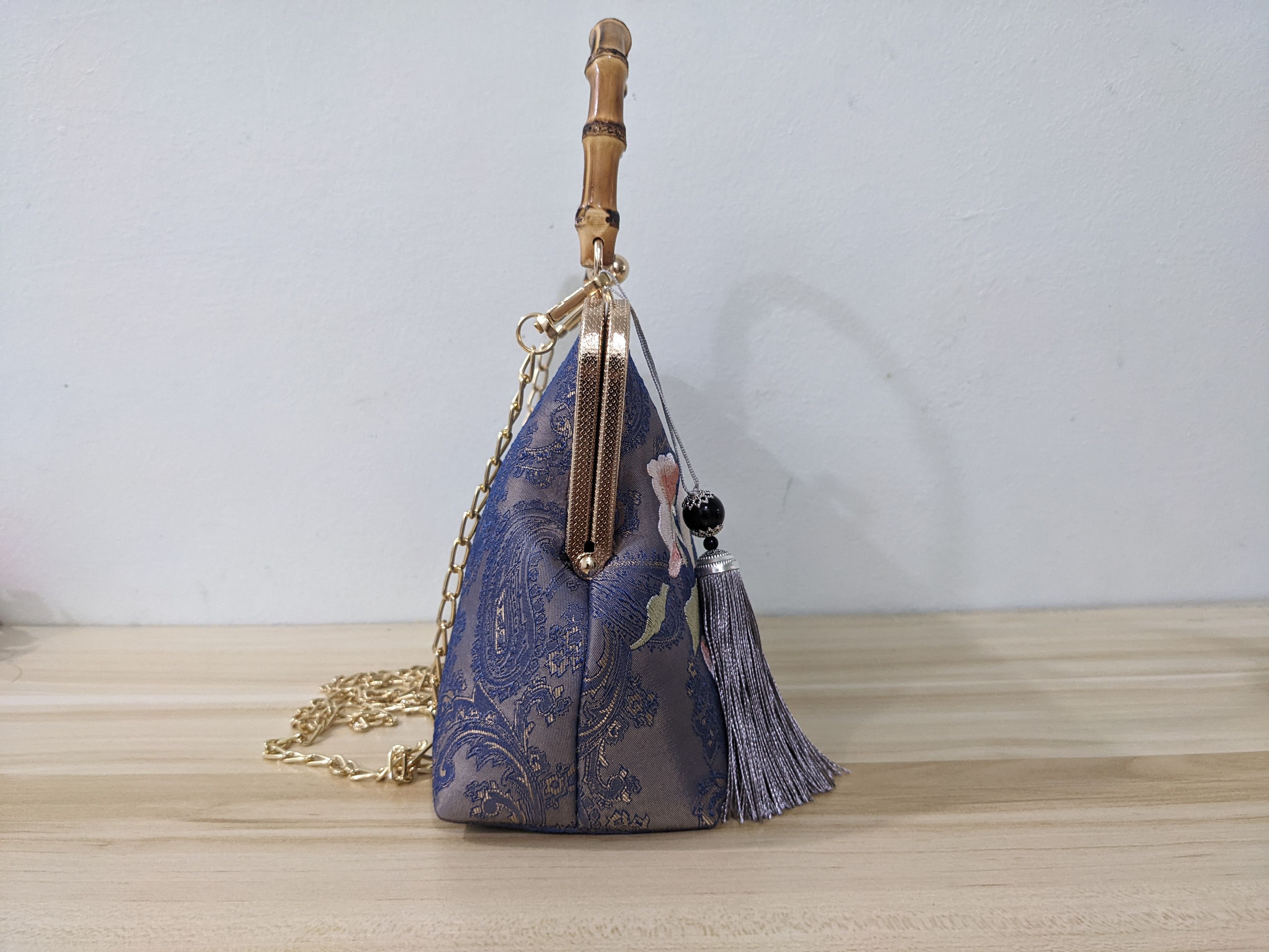 Handmade Handmade Silk Bag in Embroidered Crane Japan Motif Size ONE SIZE - 5 Thumbnail