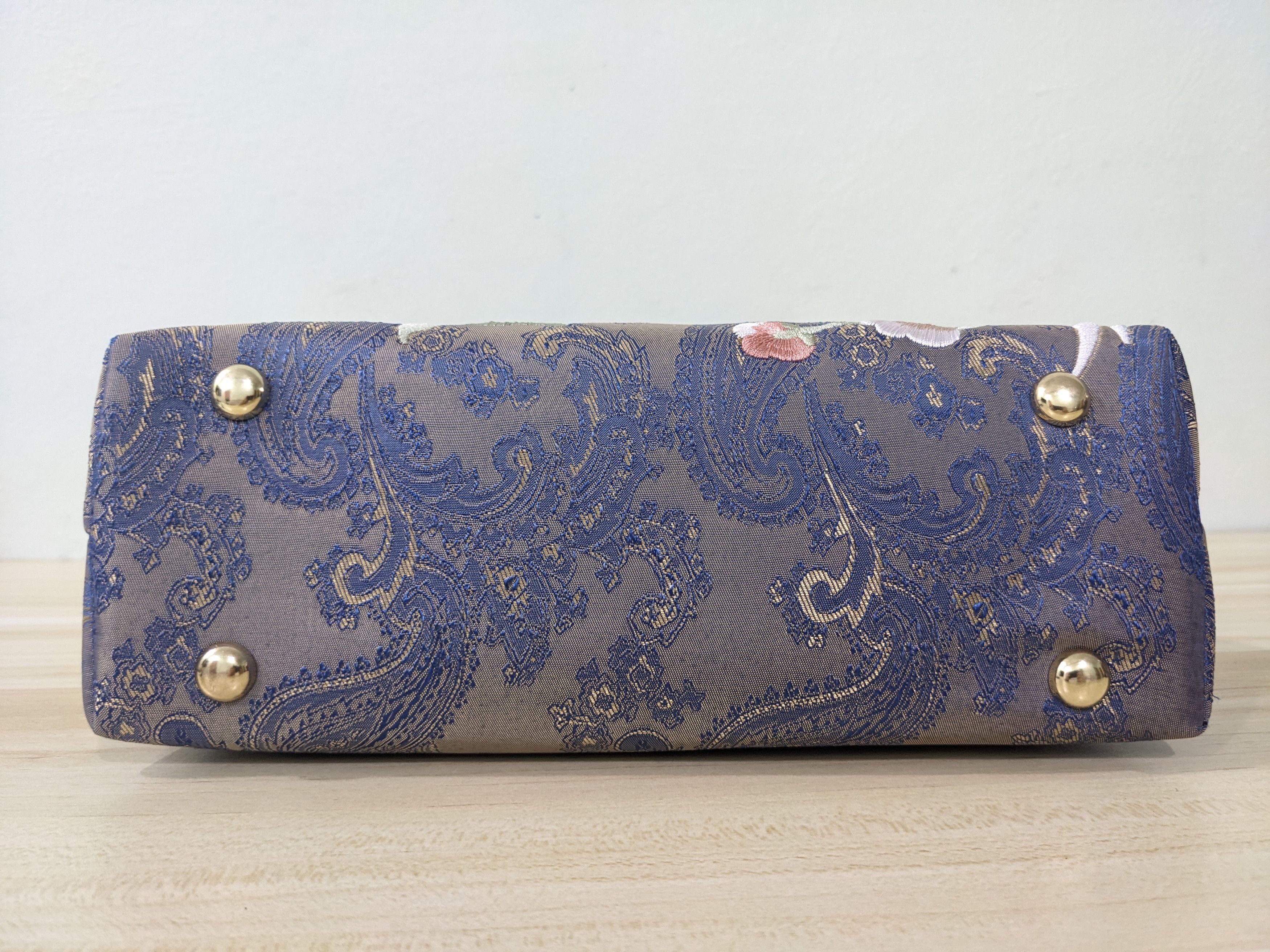 Handmade Handmade Silk Bag in Embroidered Crane Japan Motif Size ONE SIZE - 6 Thumbnail