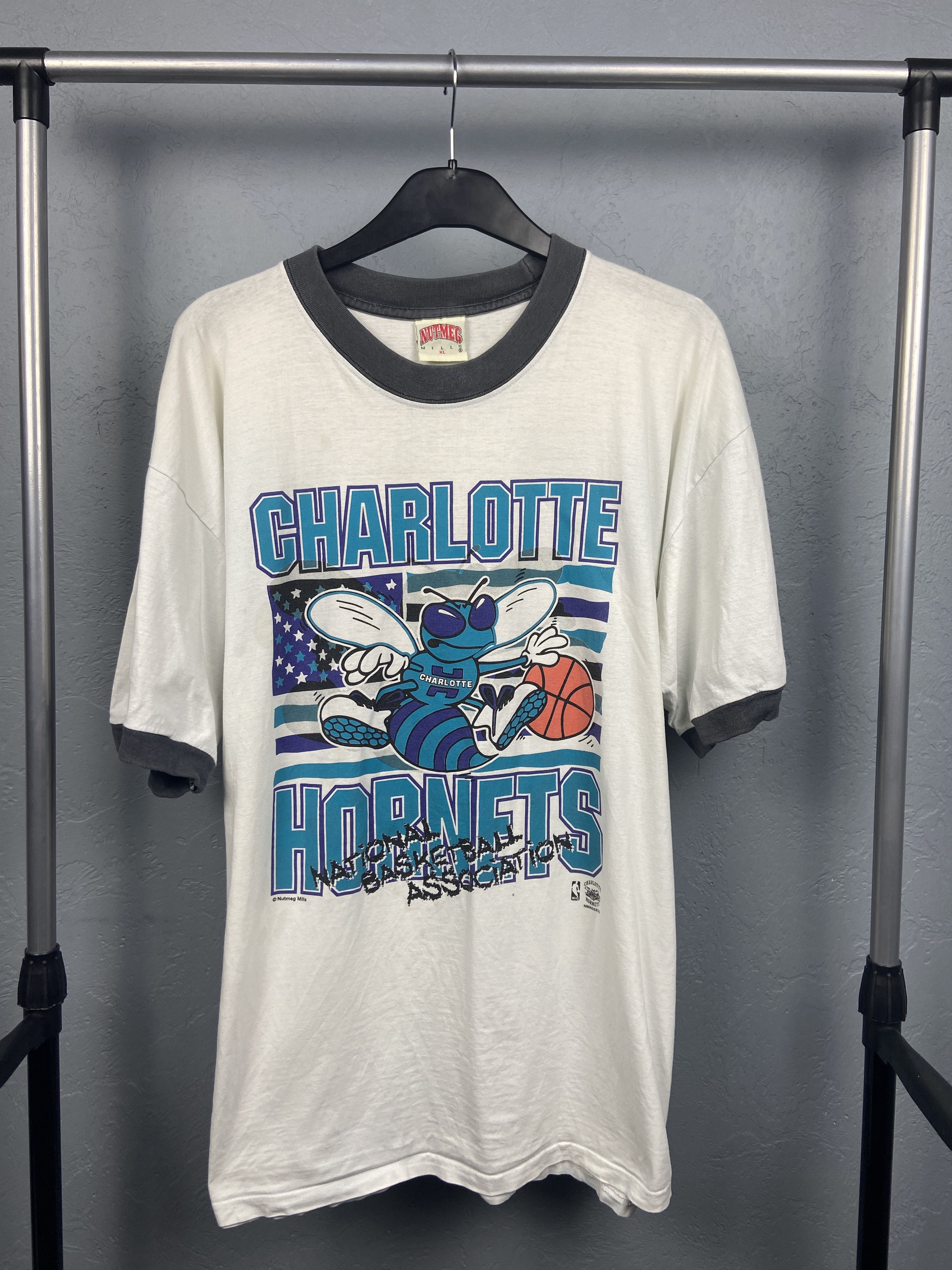 NBA Charlotte Hornets 90s Vintage NBA T-Shirt Tee Size US XL / EU 56 / 4 - 1 Thumbnail