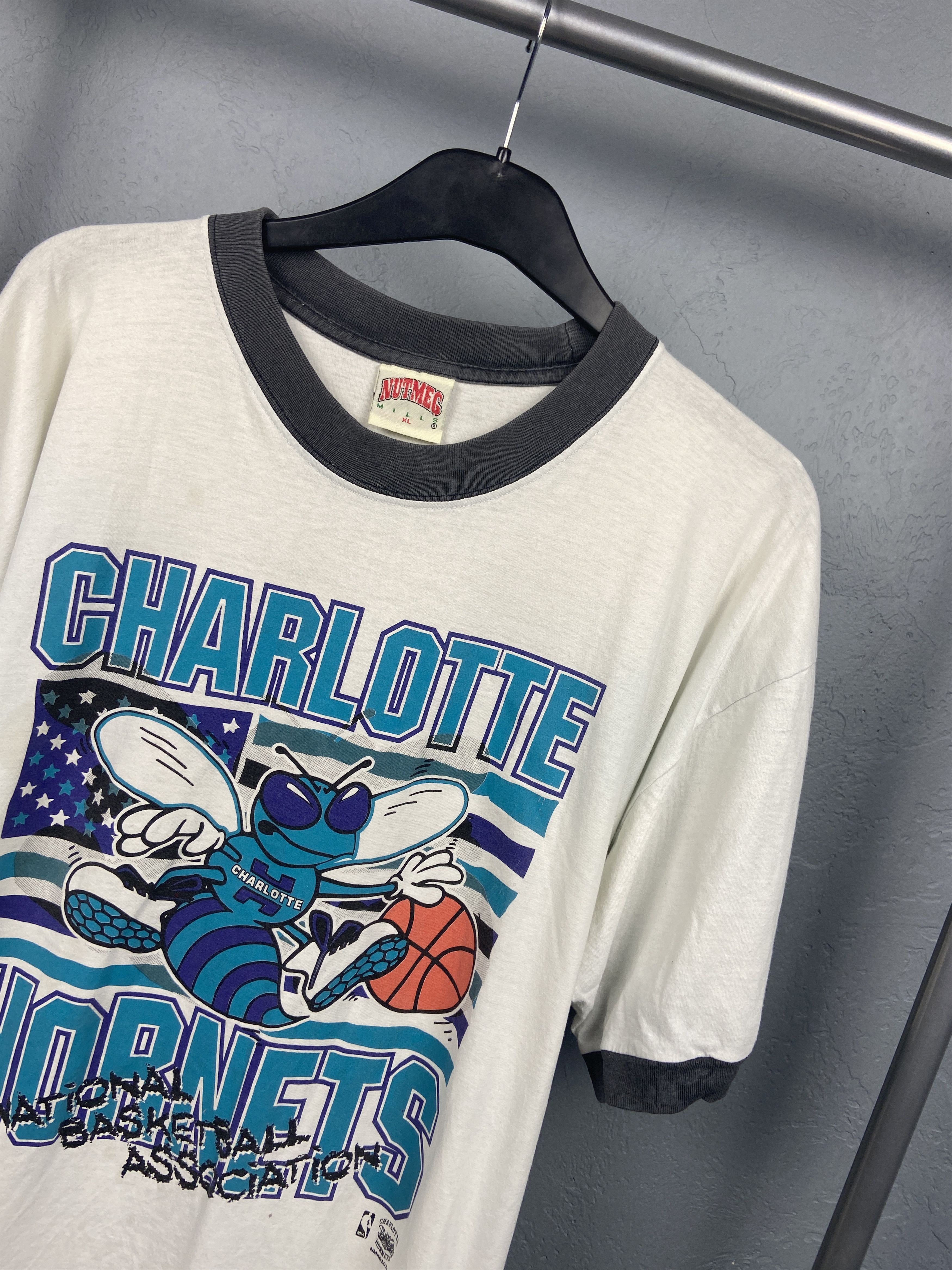 NBA Charlotte Hornets 90s Vintage NBA T-Shirt Tee Size US XL / EU 56 / 4 - 2 Thumbnail