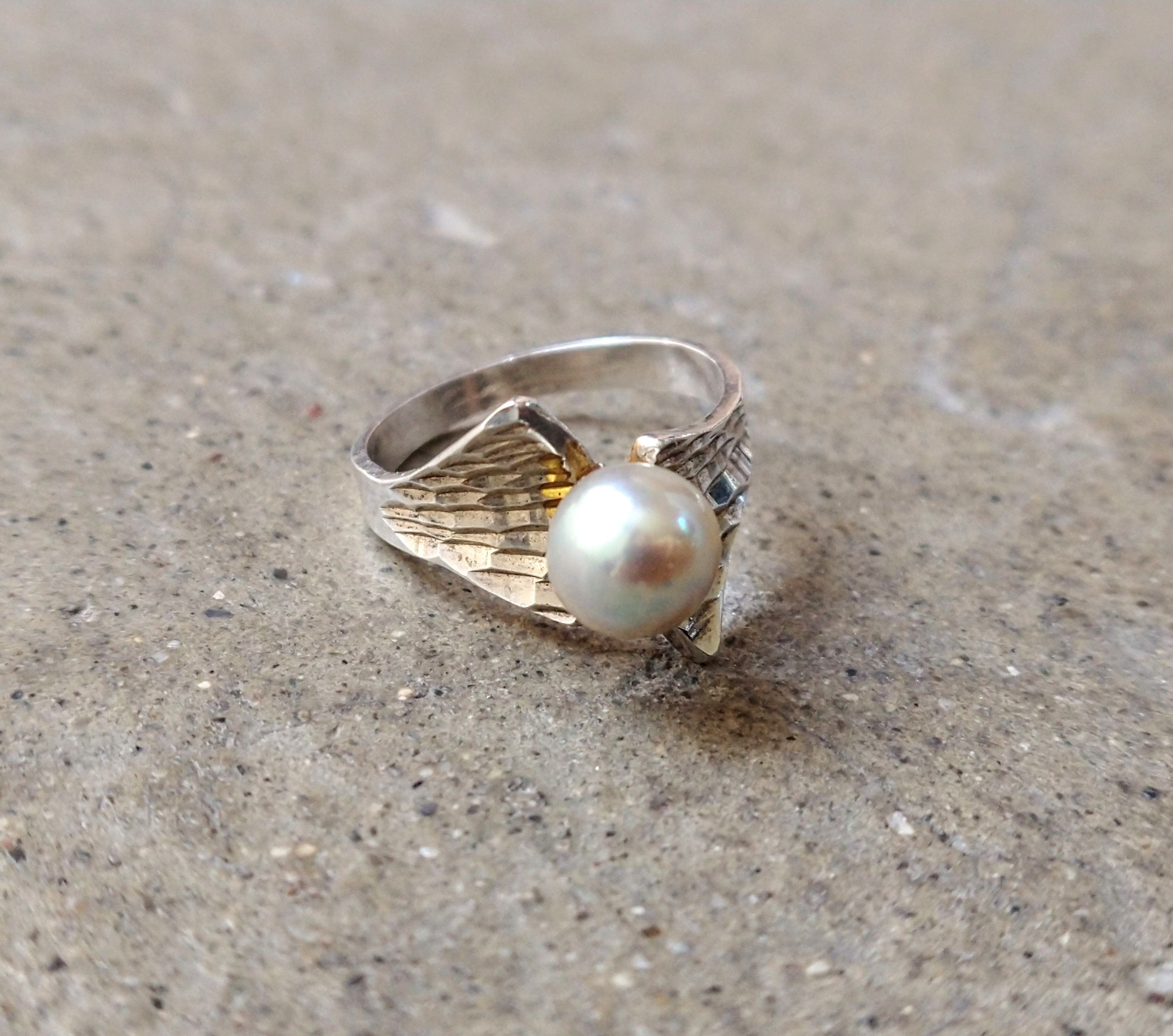 Jewelry × Vintage Sterling Silver Ring Pearl Size 6.75 Modern Avant Garde Size ONE SIZE - 1 Thumbnail