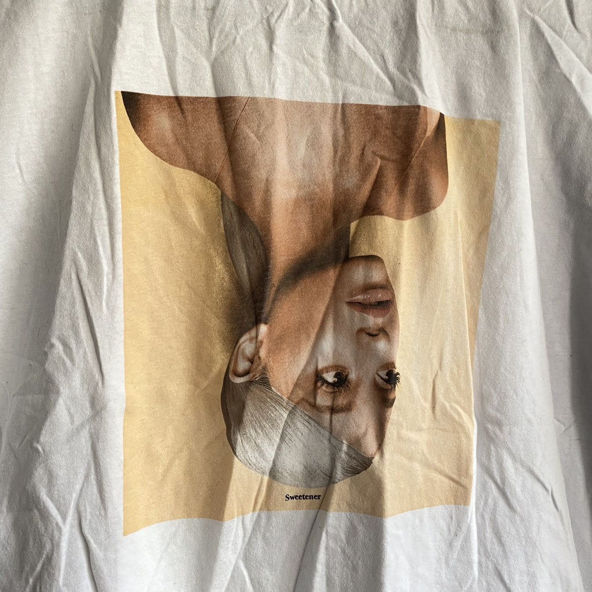 Band Tees AMAZING ARIANA GRANDE SWEETENER TOUR T SHIRT Size US L / EU 52-54 / 3 - 3 Thumbnail