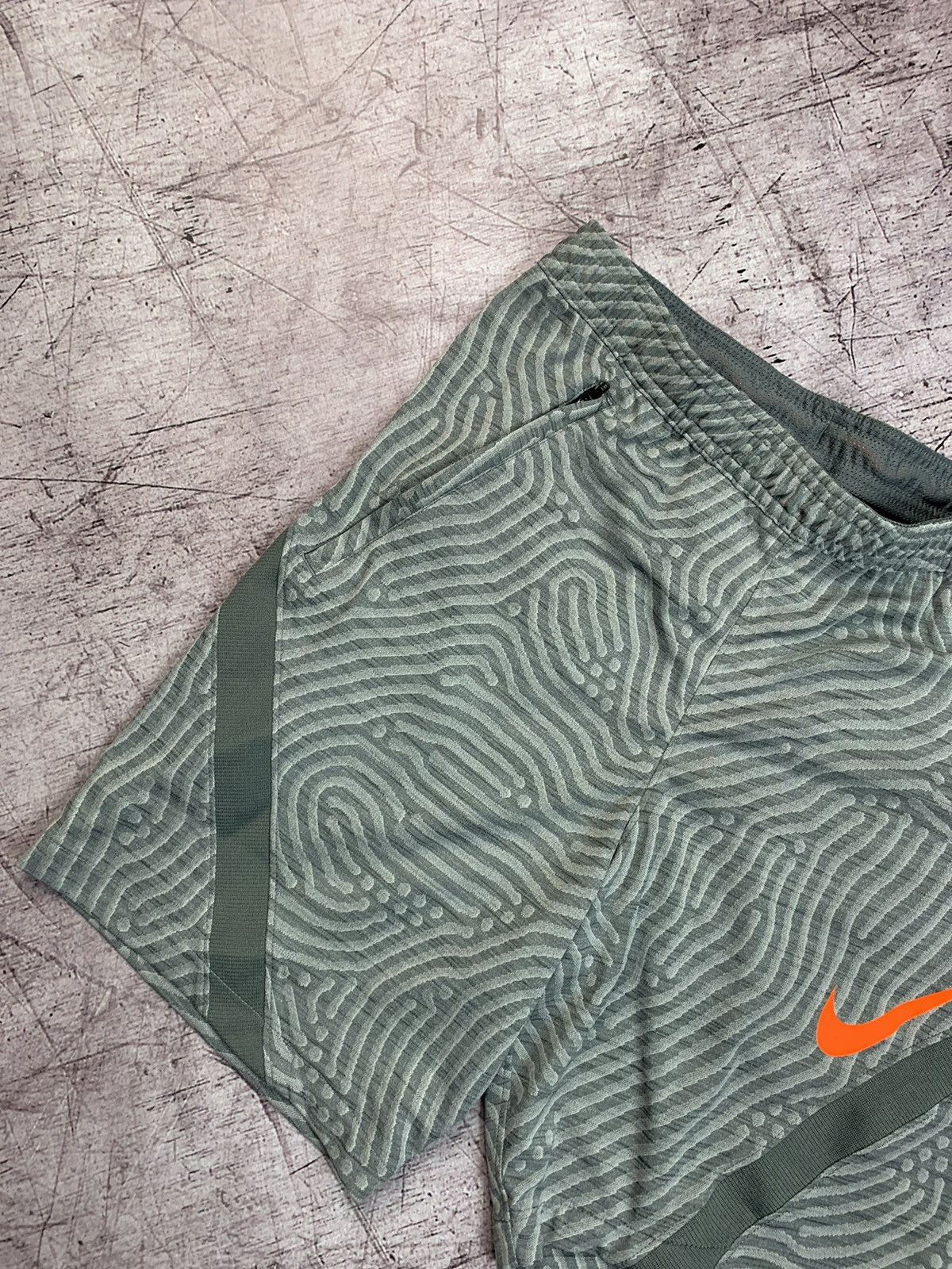 Nike Nike Dri FIT Vintage Y2K Shorts Size US 30 / EU 46 - 2 Thumbnail