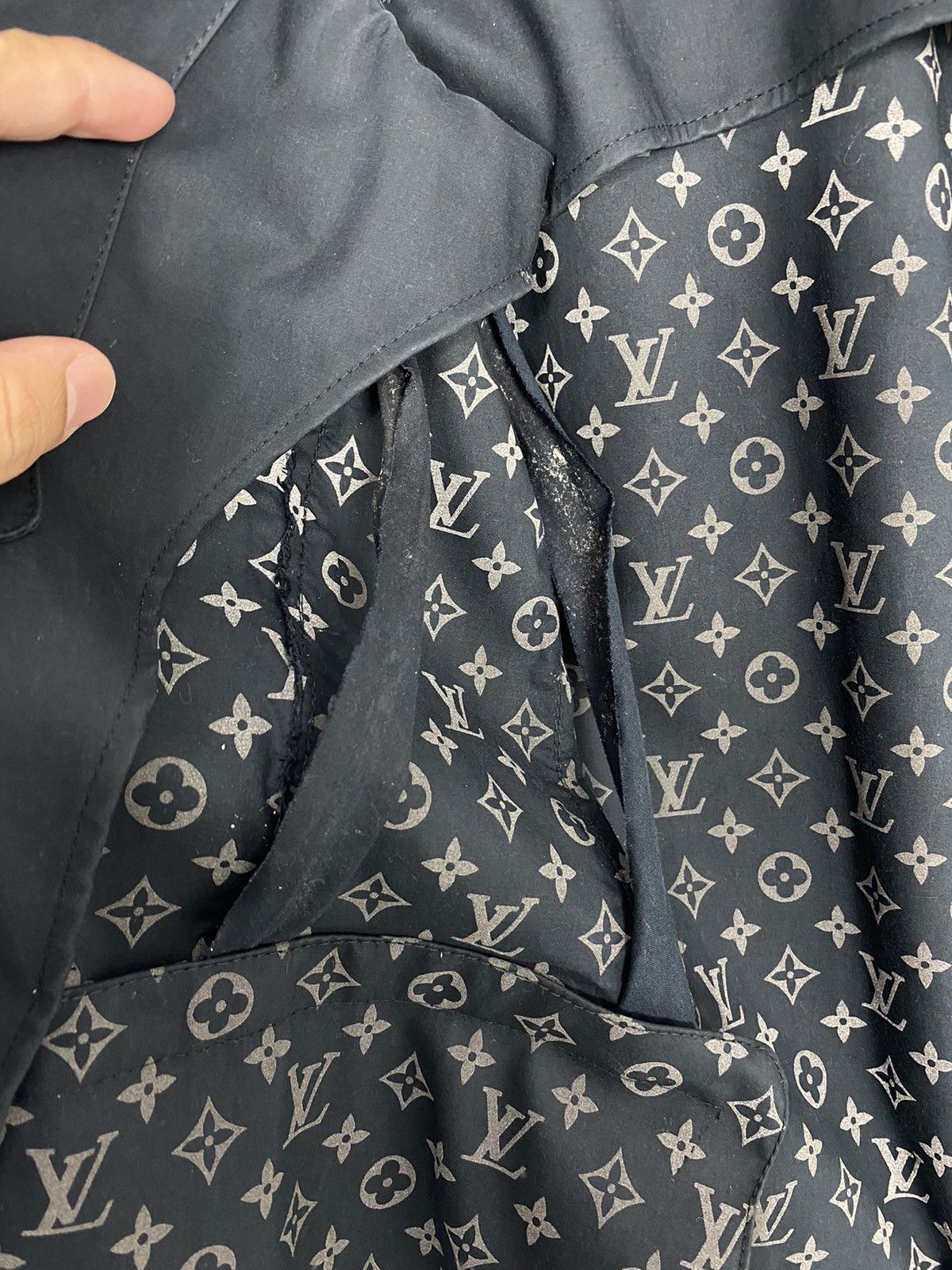 Louis Vuitton Rare Louis Vuitton Monogram Reflective Waterproof Coat Italy Size US S / EU 44-46 / 1 - 25 Thumbnail