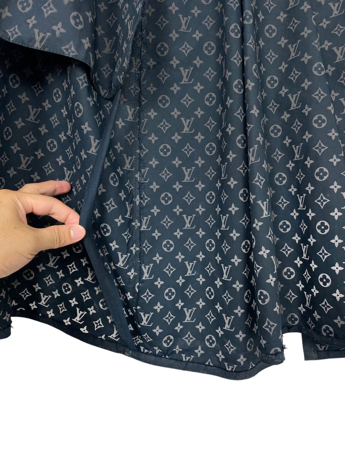 Louis Vuitton Rare Louis Vuitton Monogram Reflective Waterproof Coat Italy Size US S / EU 44-46 / 1 - 19 Thumbnail