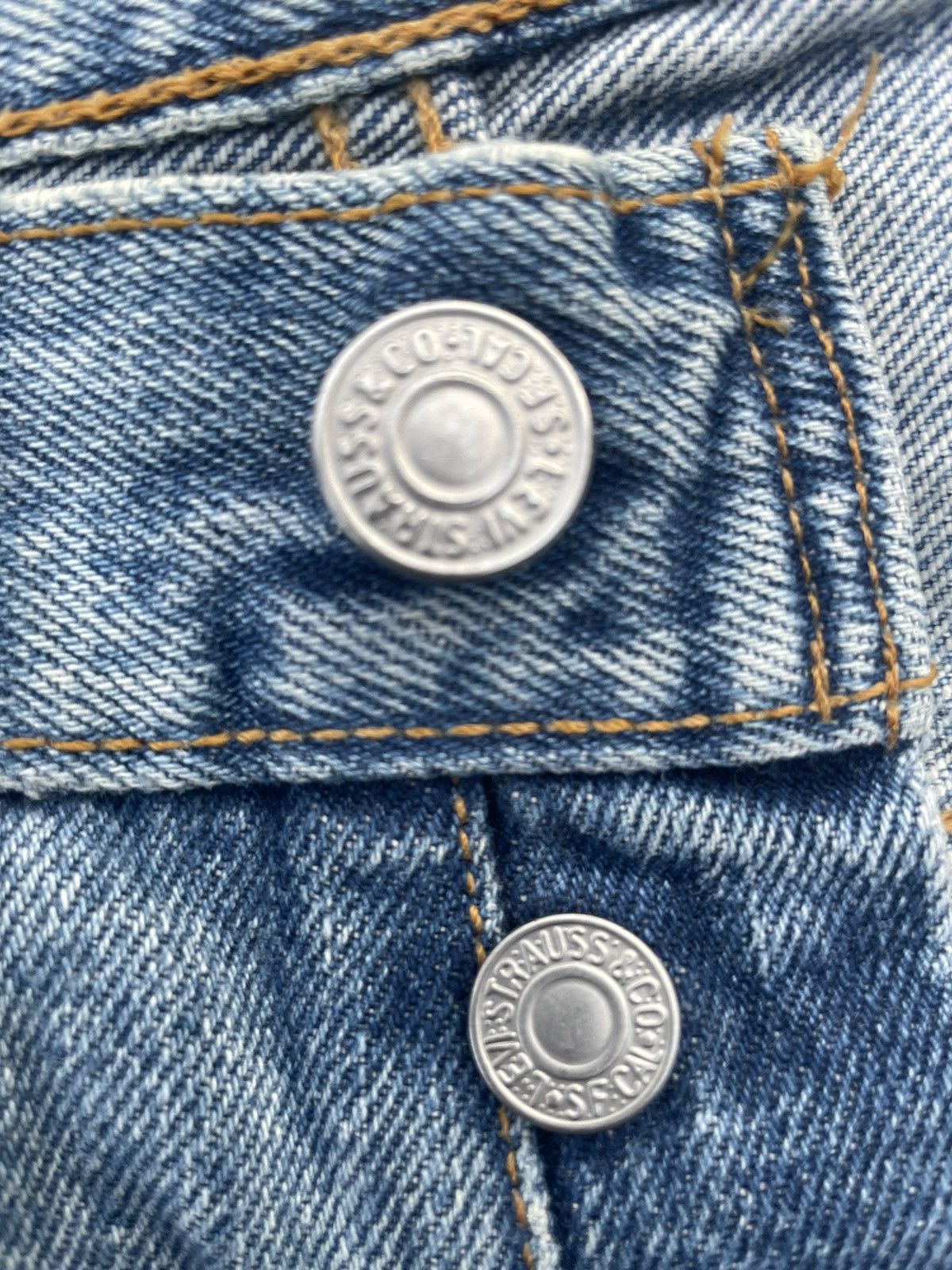 Levi's × Vintage Vintage Levi’s 501 e 2002 Guetamala Aging Wash Distressed Size US 31 - 12 Thumbnail