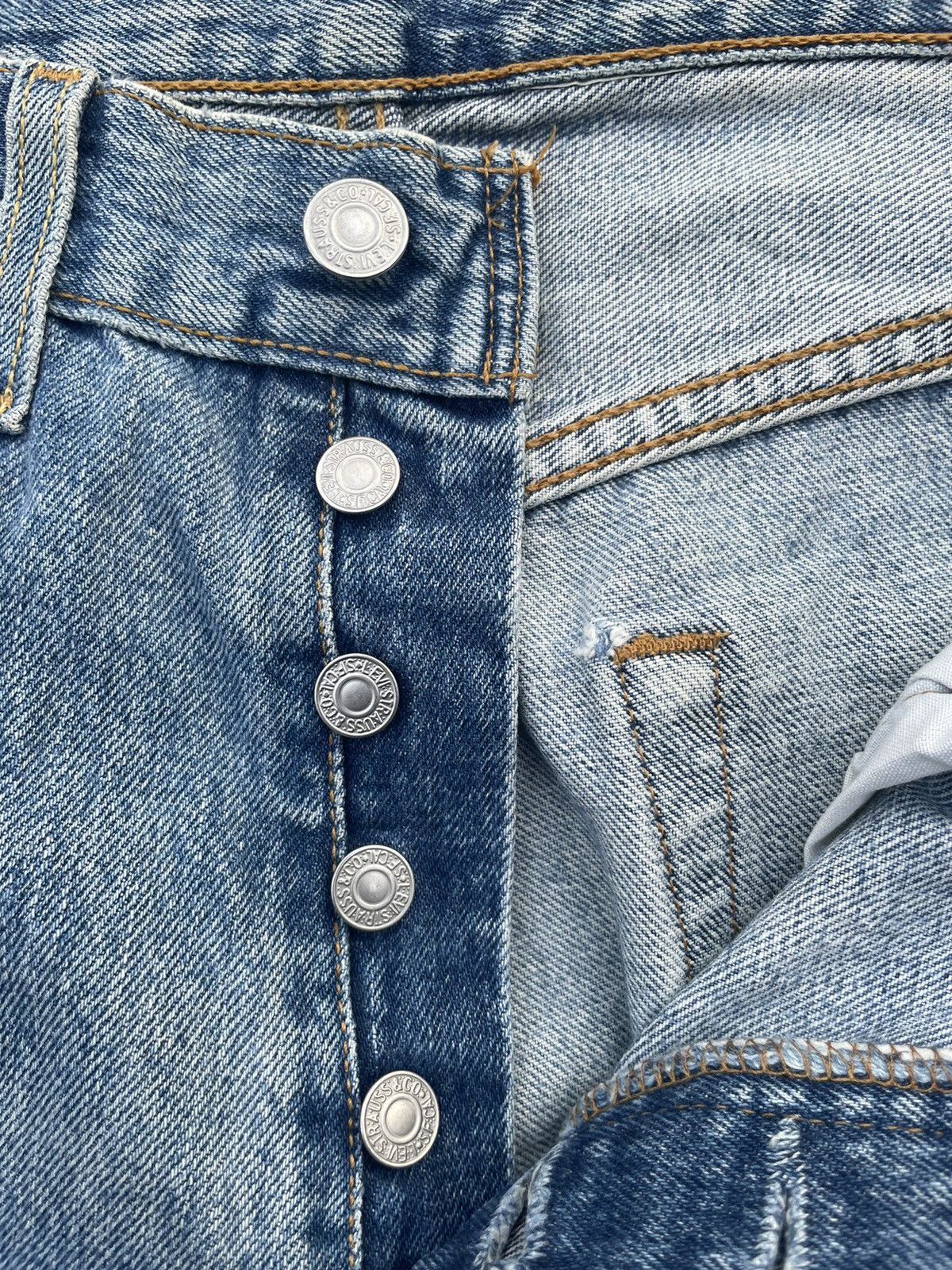Levi's × Vintage Vintage Levi’s 501 e 2002 Guetamala Aging Wash Distressed Size US 31 - 13 Thumbnail