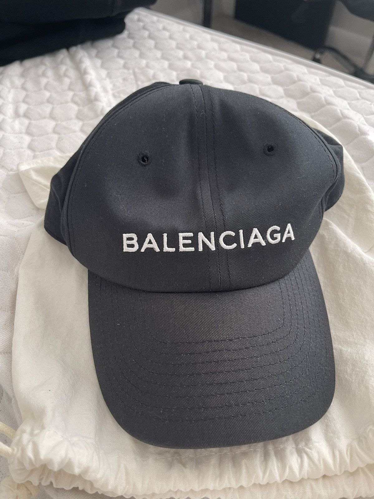 BALENCIAGA　VINTAGE BLACK　キャップ Balenciaga Paris All over Print Logo Baseball Cap Hat Black