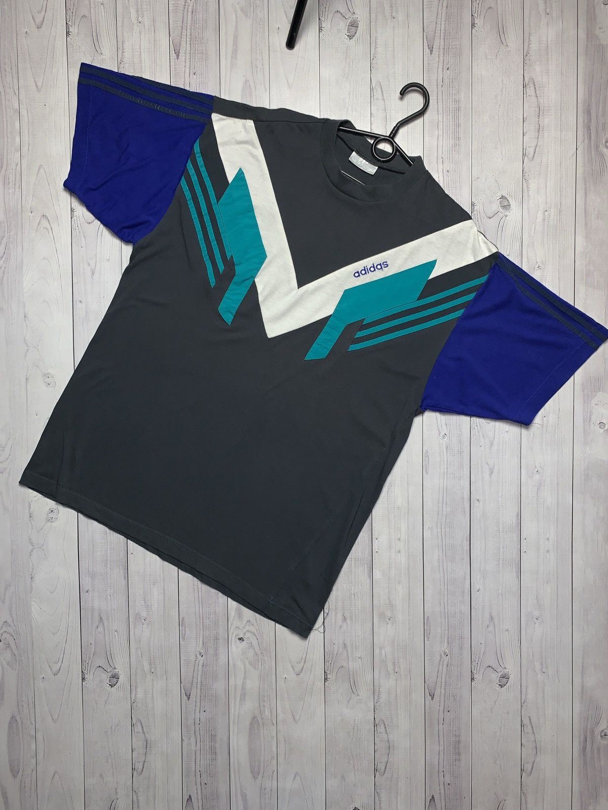 Vintage adidas originals tee multicolor rare size XL