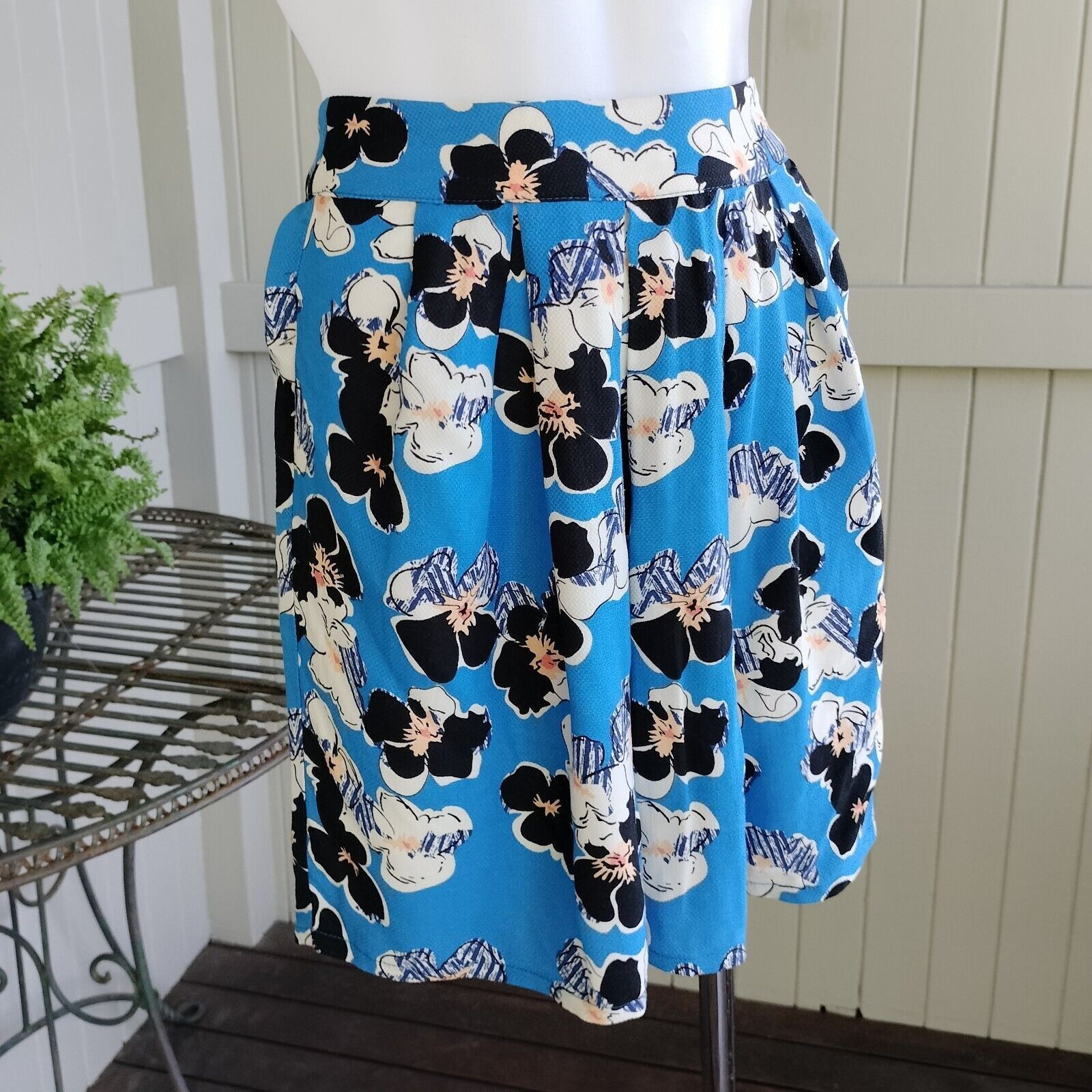 River Island River Island Skirt Floral Mini A Line Pleated High Waist Size 27" / US 4 / IT 40 - 2 Thumbnail