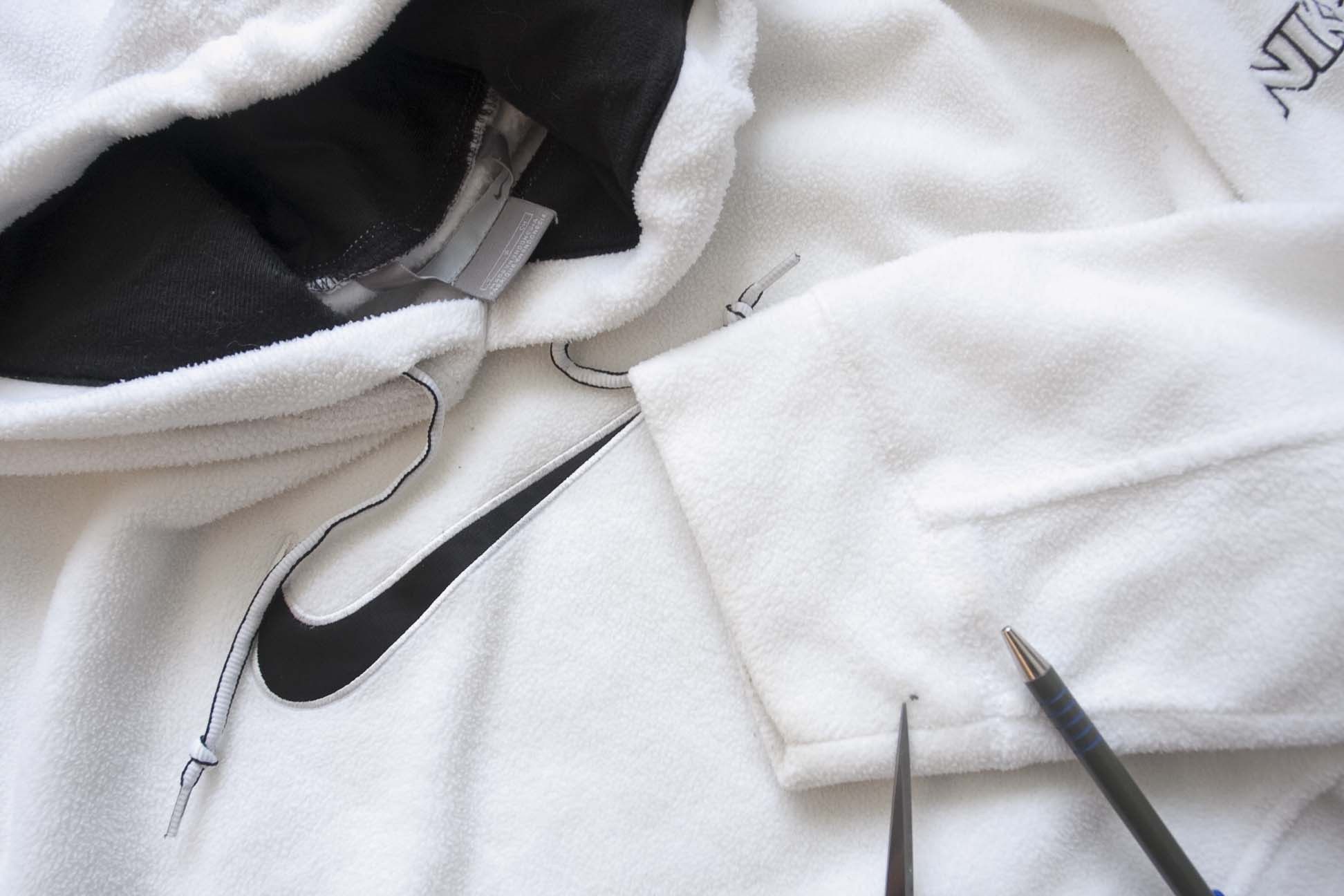 Nike × Vintage Nike Hoodie Vintage Y2K White Center Swoosh Size S/M Size US S / EU 44-46 / 1 - 6 Thumbnail