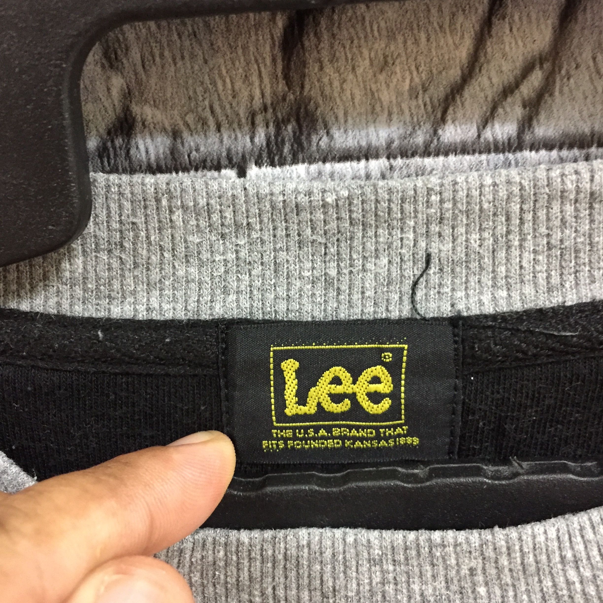 Lee Vintage Lee sweatshirt small logo embroidered size L Size US L / EU 52-54 / 3 - 3 Thumbnail