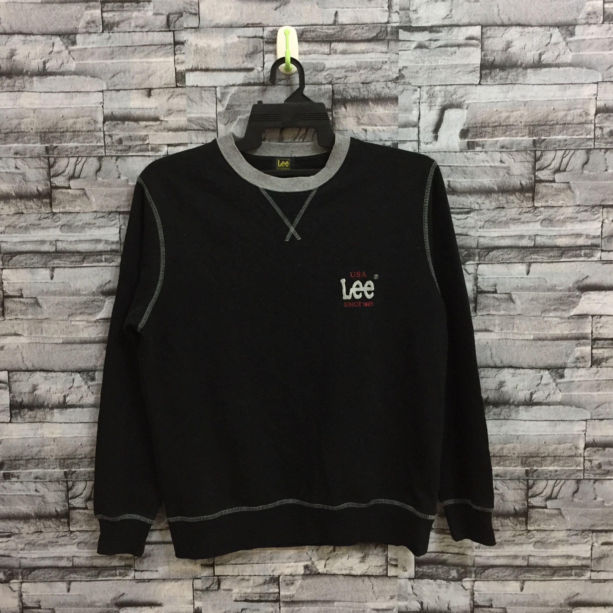 Lee Vintage Lee sweatshirt small logo embroidered size L Size US L / EU 52-54 / 3 - 1 Thumbnail