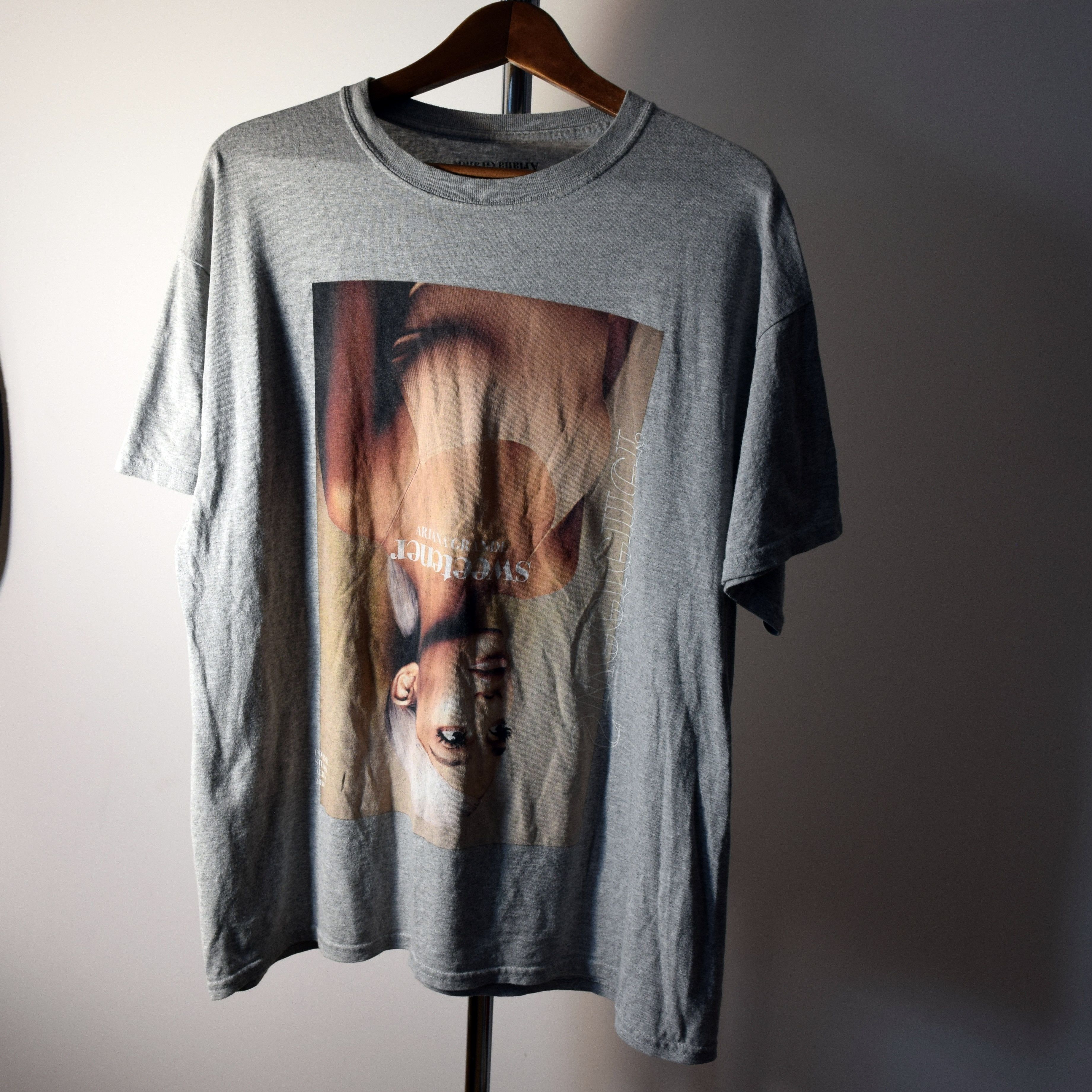 Band Tees BAND TOUR ARIANNA GRANDE SWEETNES OFFICIAL T-SHIRT XL Size US XL / EU 56 / 4 - 4 Thumbnail