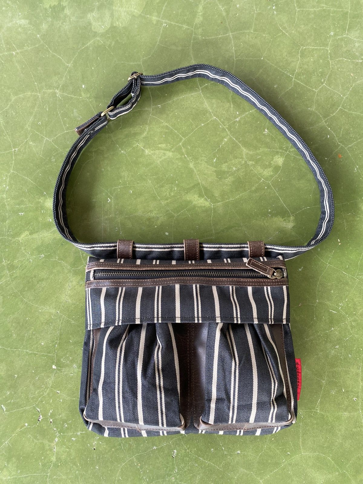 Vintage Vintage B.c.+ishutal CrossBody Bag Size ONE SIZE - 1 Thumbnail