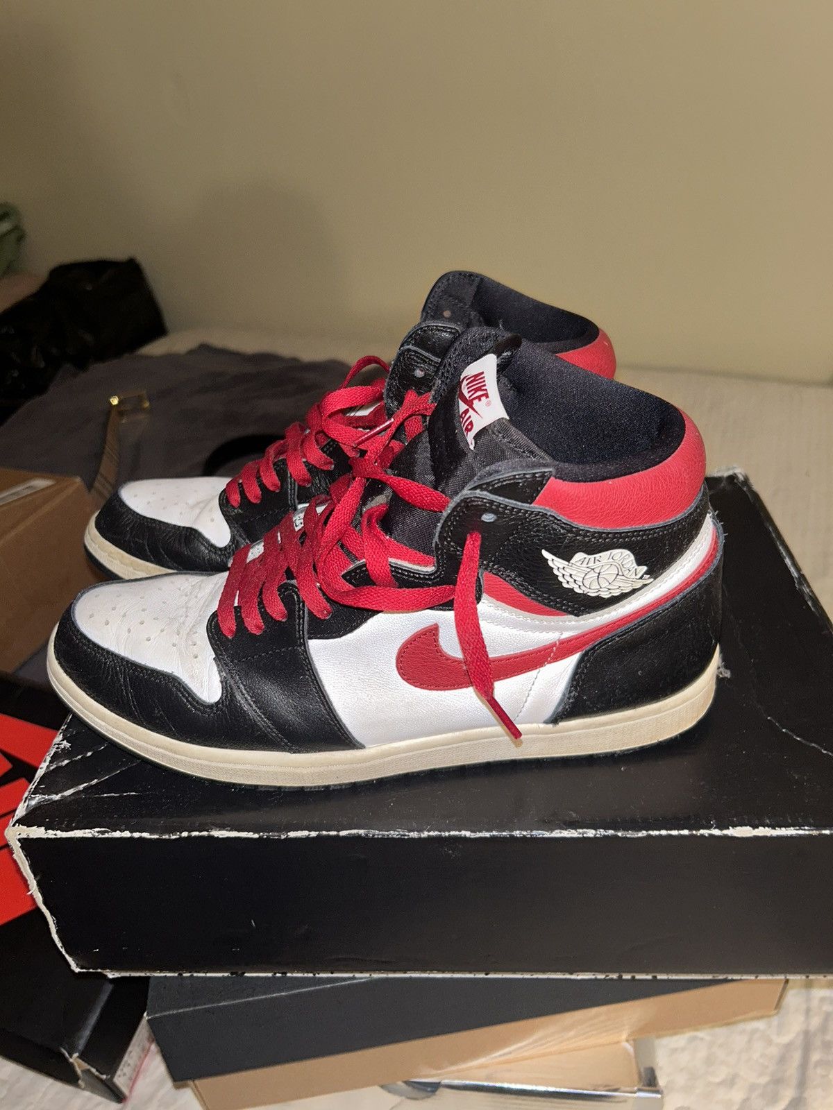 Jordan 1 gym red