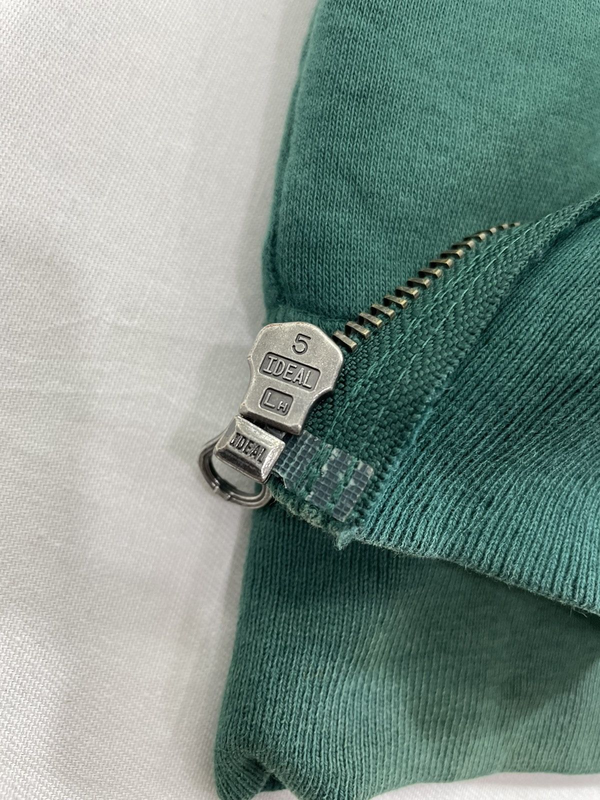 Gap Vintage Gap BigLogo Hoodie Zipper Sweatshirt Size US M / EU 48-50 / 2 - 19 Thumbnail