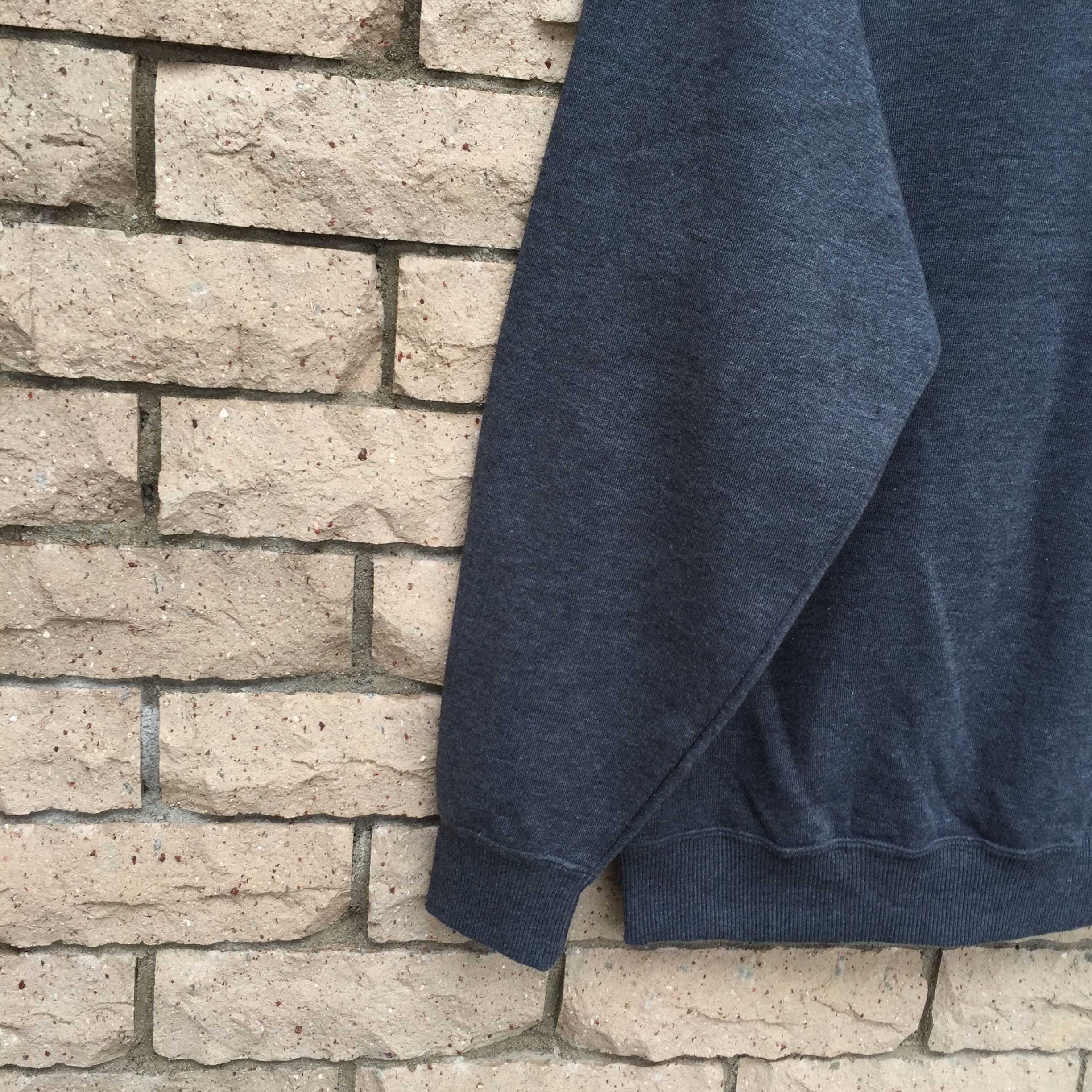 Japanese Brand × Uniqlo UNIQLO Sweatshirt plain color.. dark gey.. japan brands.. Size US M / EU 48-50 / 2 - 5 Thumbnail