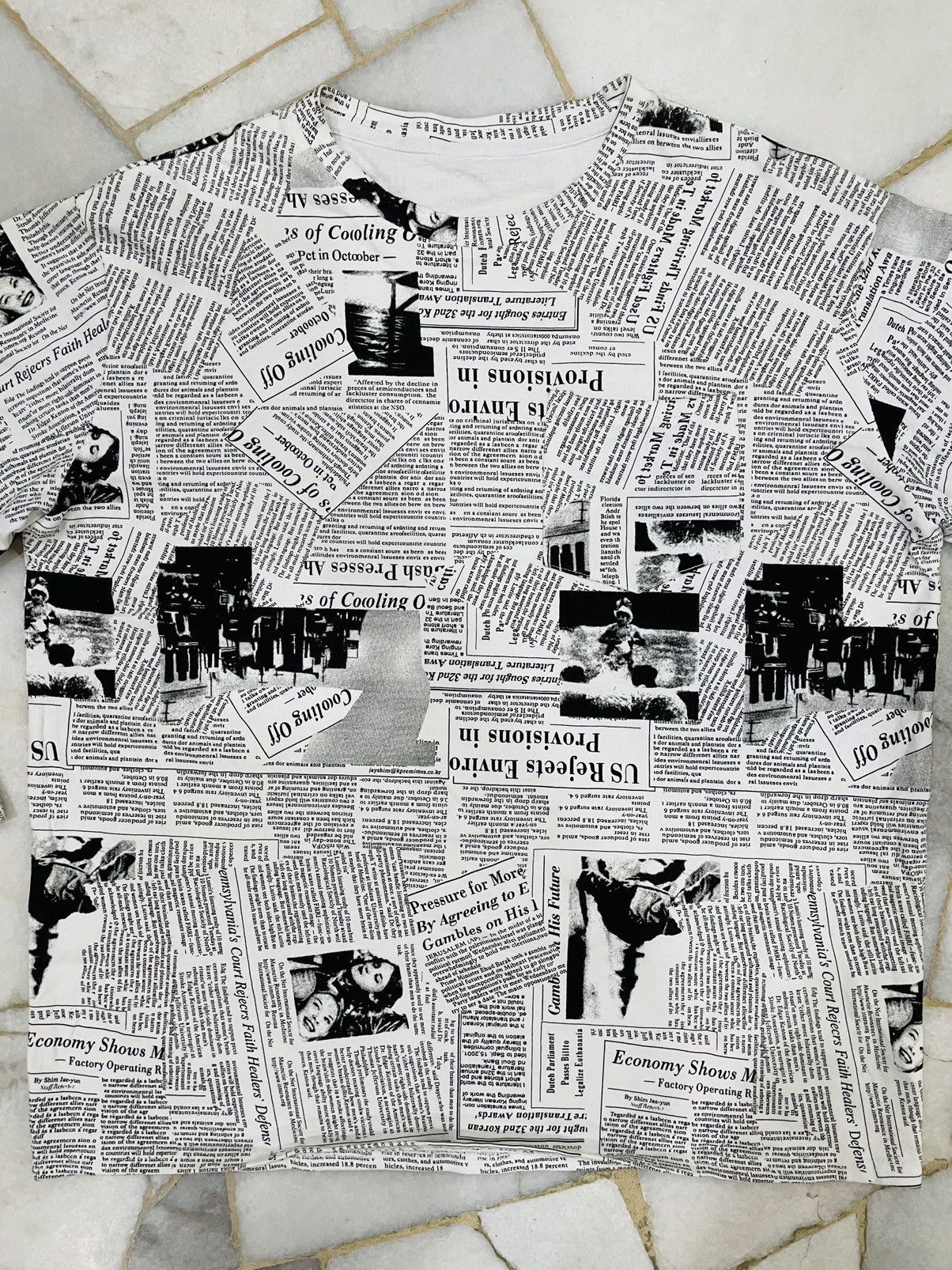 Japanese Brand RARE Design Tshirt Newpapper Full/over Print Size US L / EU 52-54 / 3 - 3 Thumbnail