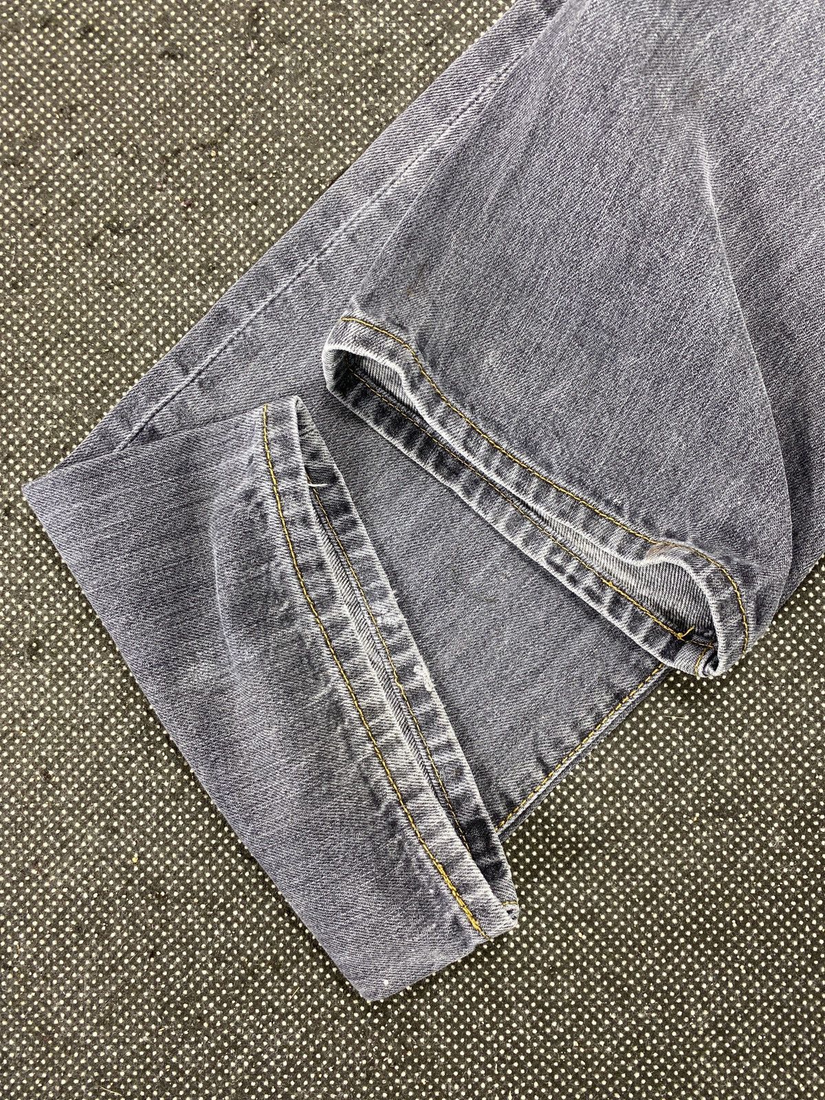Jean × Levi's × Vintage VINTAGE LEVIS 501 DISTRESSED FADED GREY JEANS -J506 Size US 33 - 9 Thumbnail