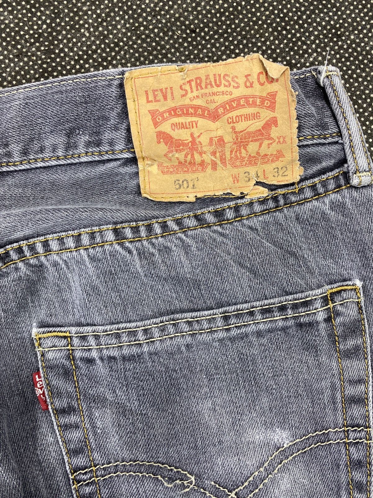Jean × Levi's × Vintage VINTAGE LEVIS 501 DISTRESSED FADED GREY JEANS -J506 Size US 33 - 12 Thumbnail