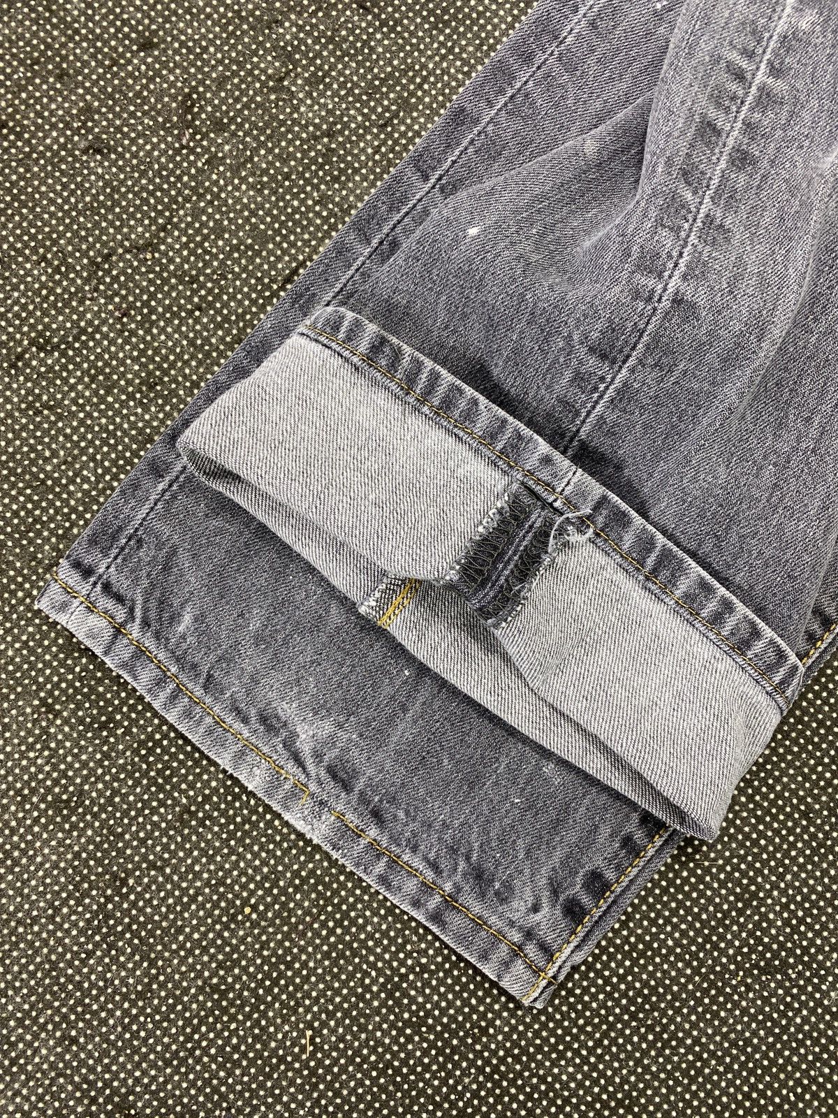 Jean × Levi's × Vintage VINTAGE LEVIS 501 DISTRESSED FADED GREY JEANS -J506 Size US 33 - 8 Thumbnail