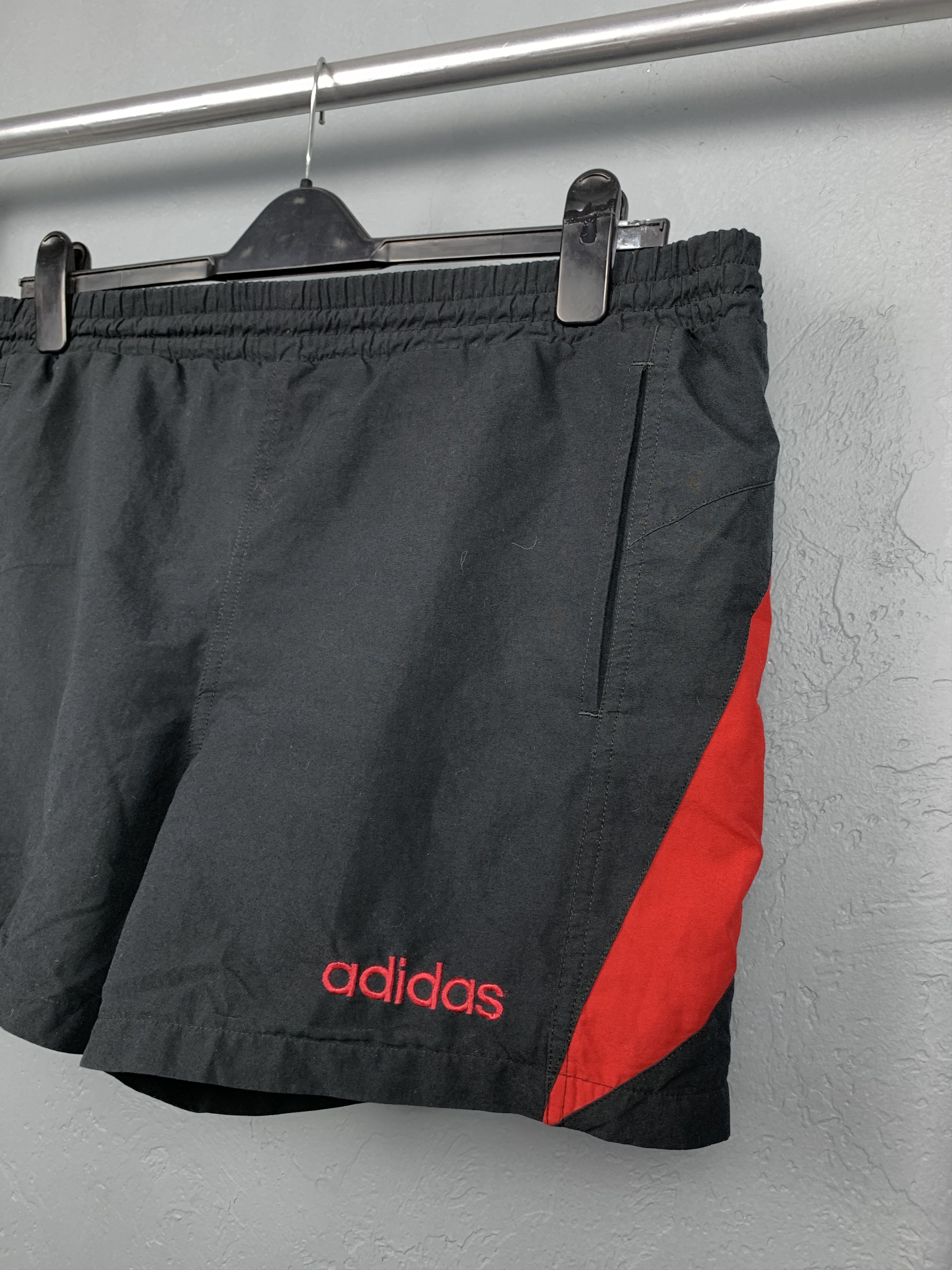Adidas Adidas 90s Vintage Mens Nylon Shorts Size US 32 / EU 48 - 2 Thumbnail