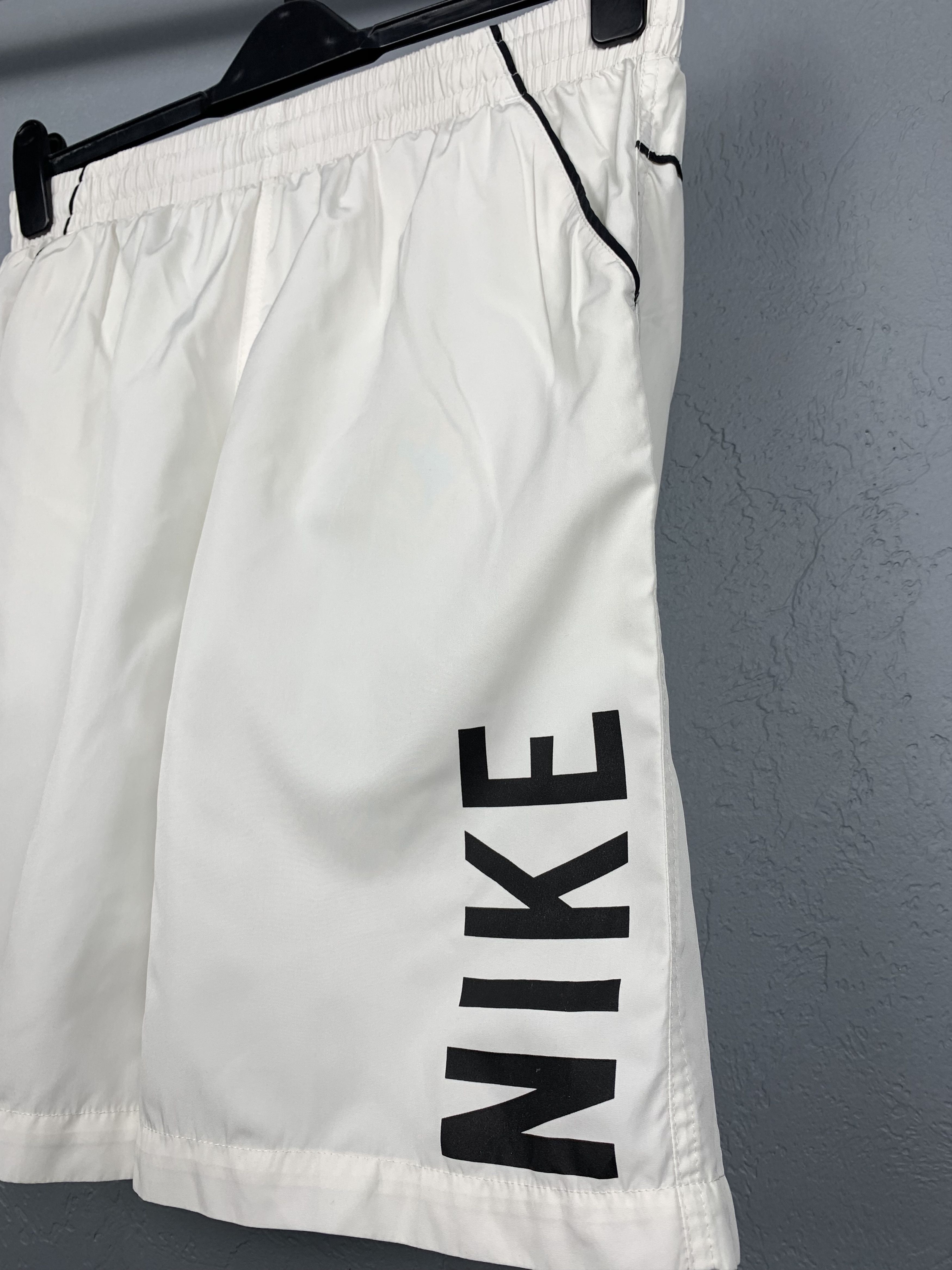 Nike Nike Vintage Nylon Shorts Y2K Size US 32 / EU 48 - 2 Thumbnail