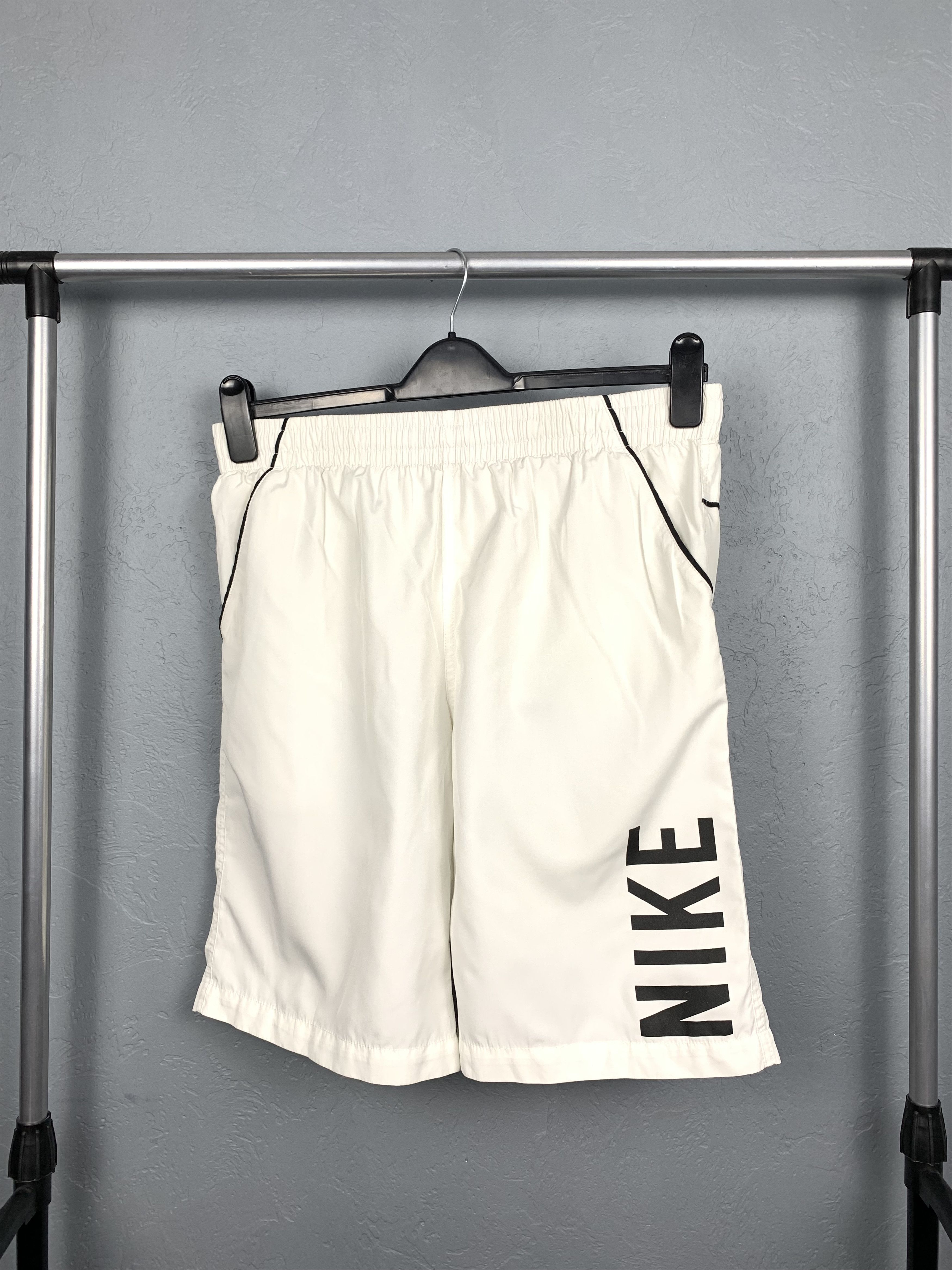 Nike Nike Vintage Nylon Shorts Y2K Size US 32 / EU 48 - 1 Thumbnail