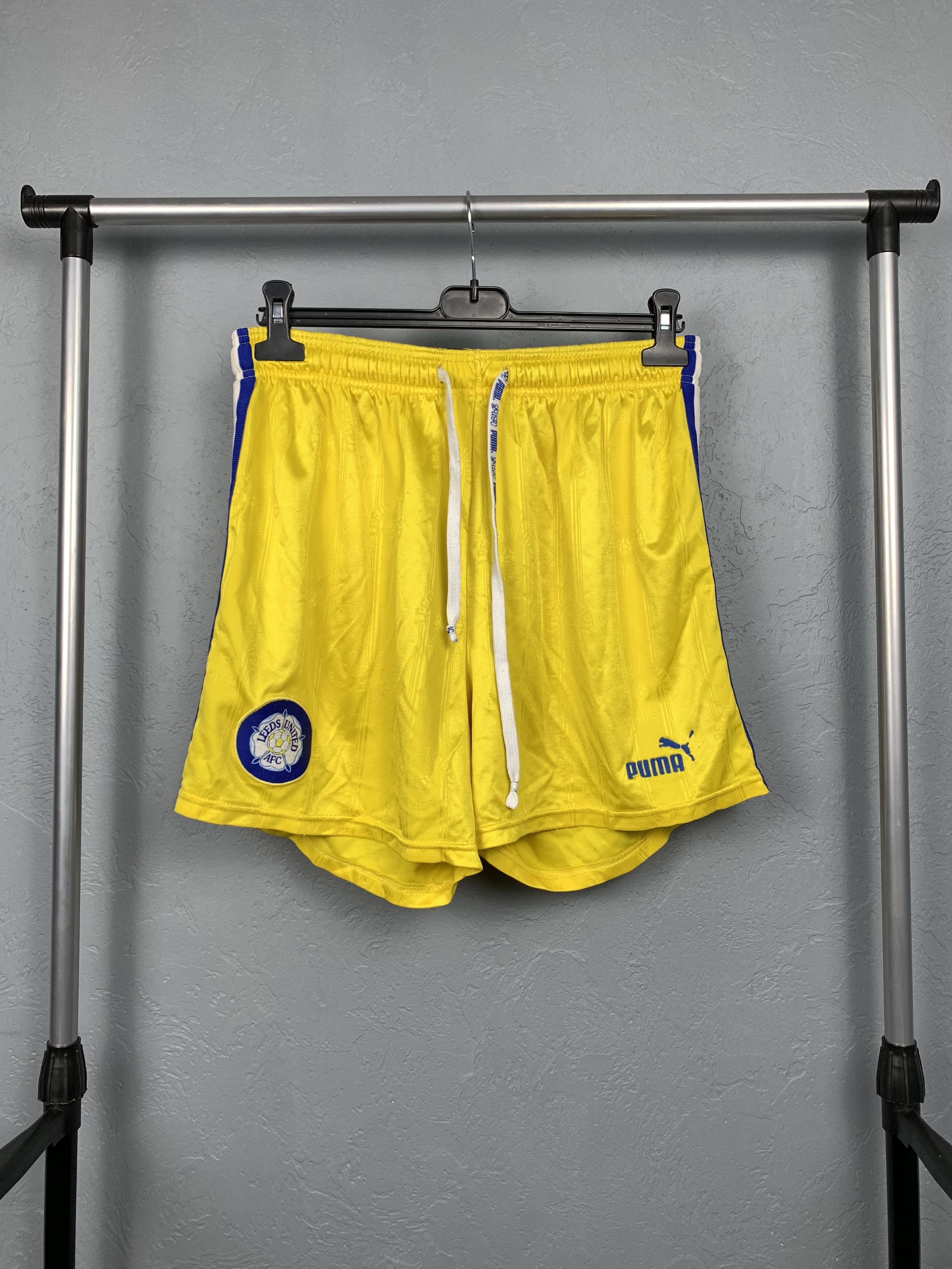 Puma Leeds United 90s Vintage Football Club Shorts Size US 36 / EU 52 - 1 Thumbnail