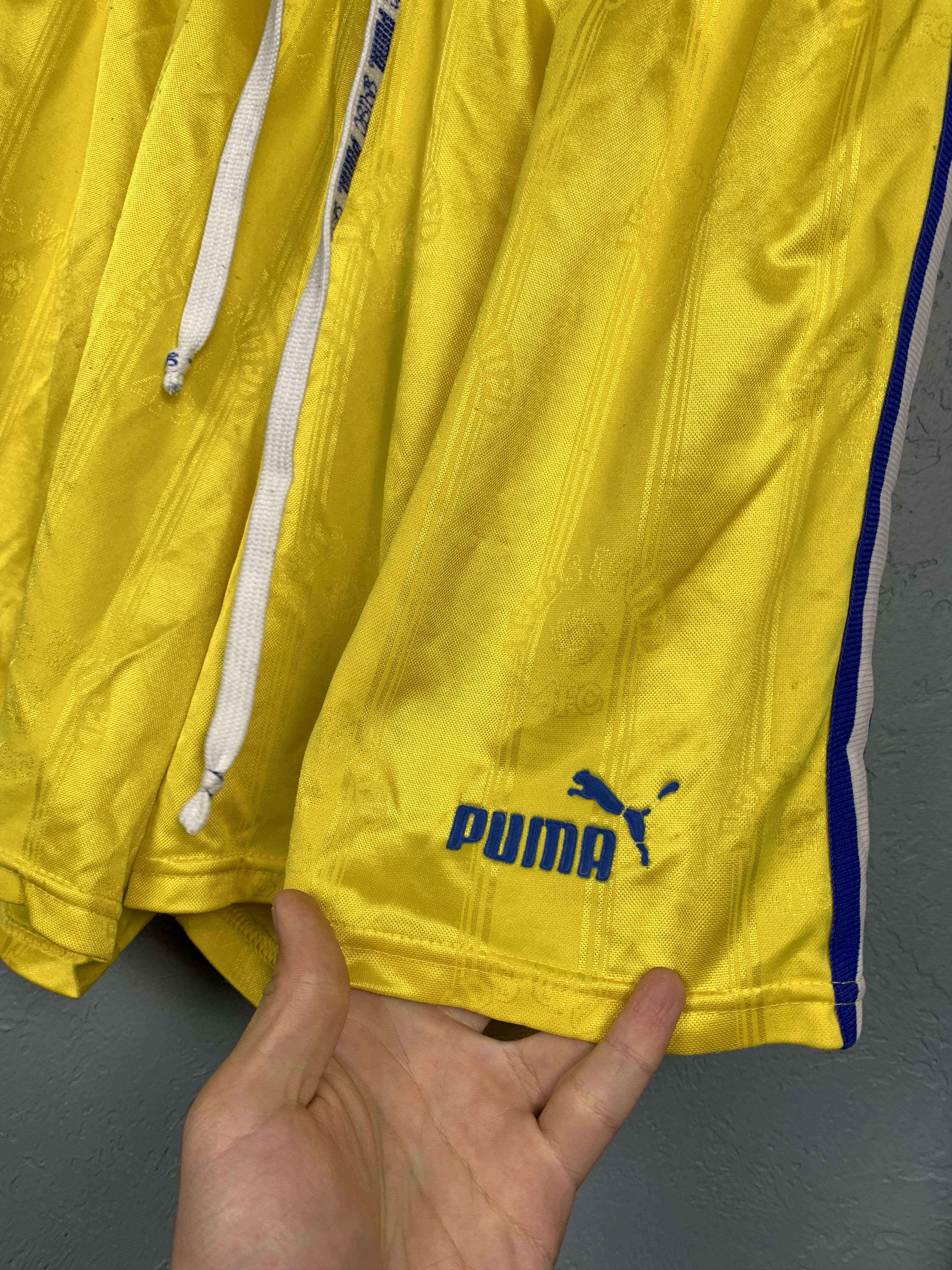 Puma Leeds United 90s Vintage Football Club Shorts Size US 36 / EU 52 - 2 Thumbnail