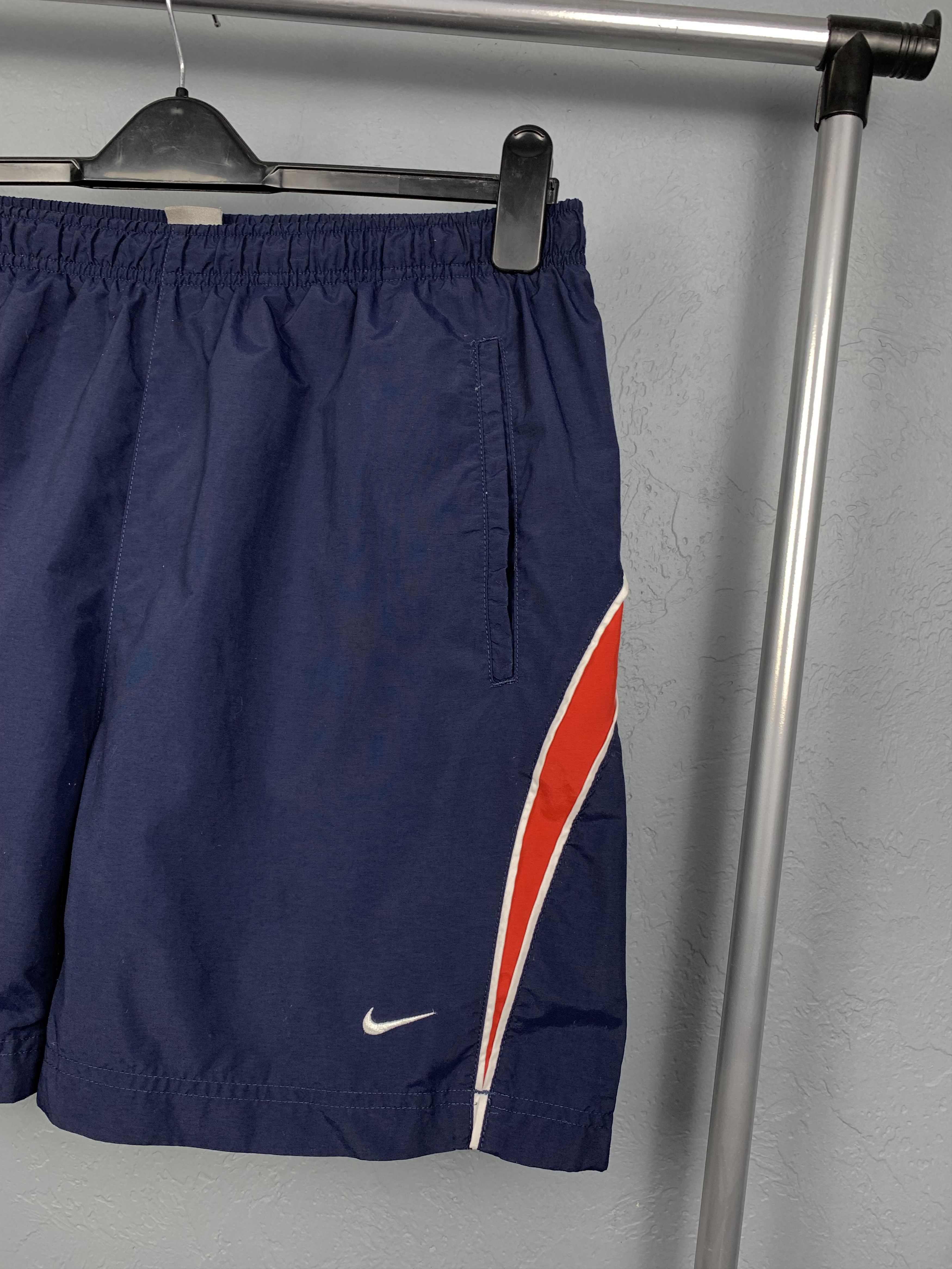 Nike Vintage Nike Mens Nylon Shorts Y2K Size US 36 / EU 52 - 2 Thumbnail
