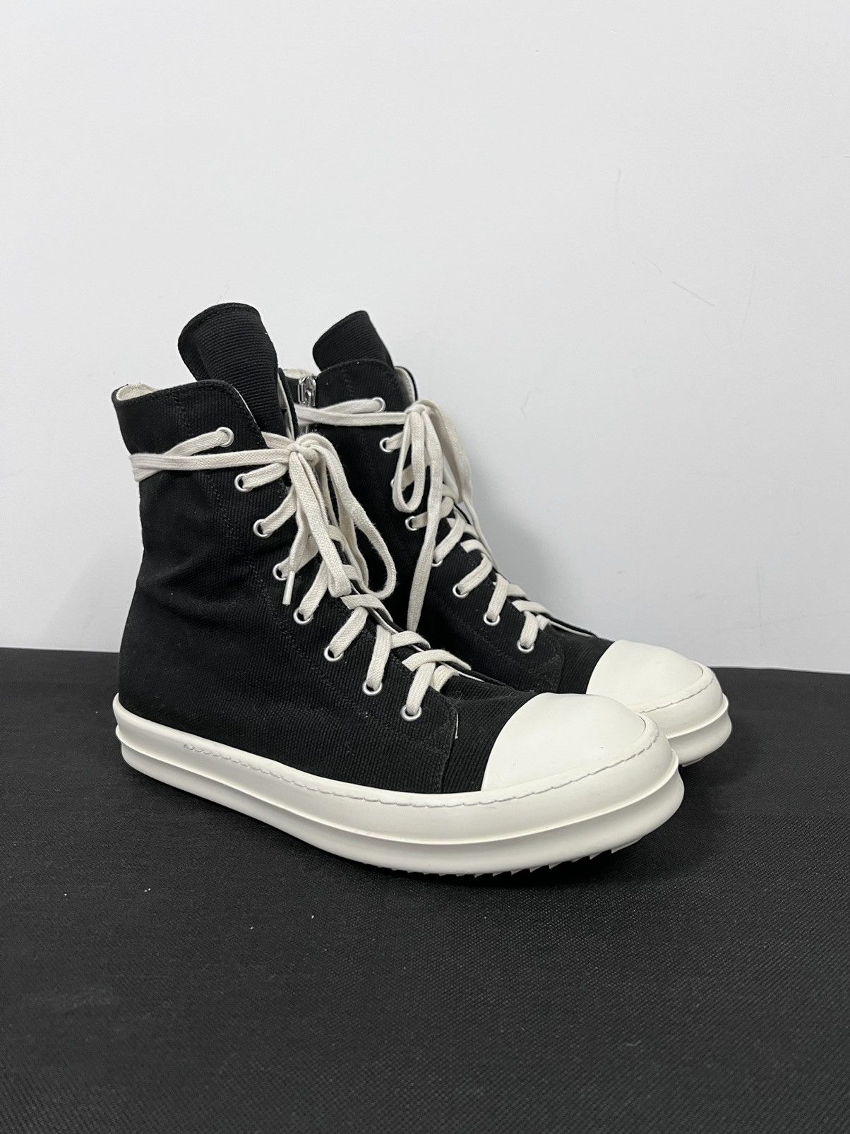 Gucci men’s slip ons (bee and star)