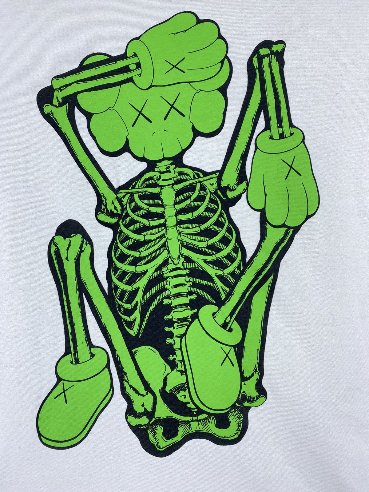 Kaws × Uniqlo NEED GONE 🔥 Uniqlo X Kaws Limited Skulls Design Tshirt Tee Size US M / EU 48-50 / 2 - 2 Thumbnail