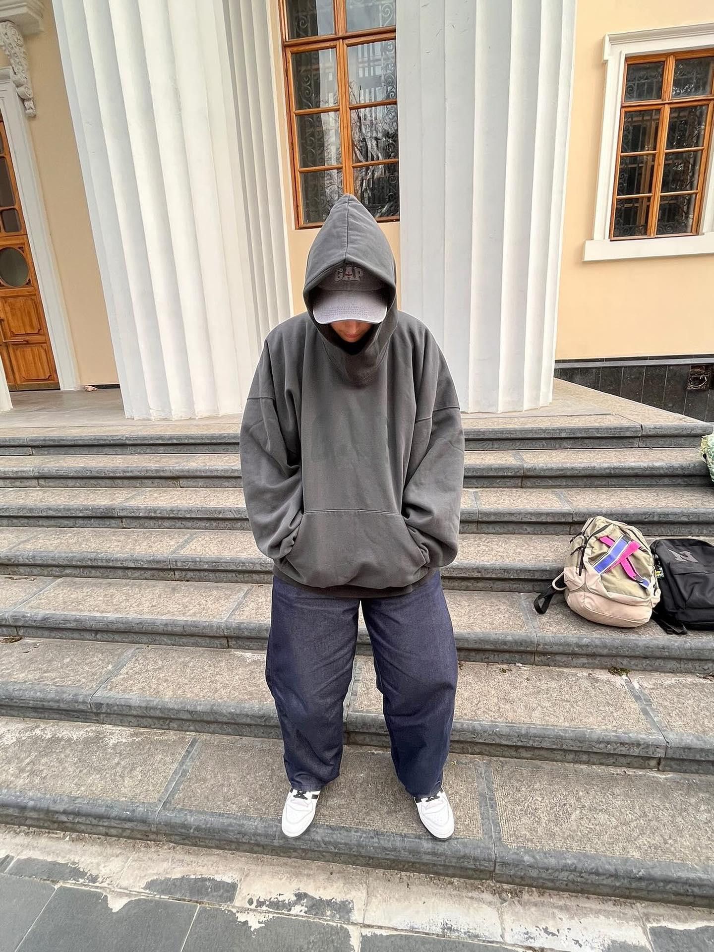 Balenciaga × Gap × Kanye West Yeezy Gap Engineered by Balenciaga × Gap × Kanye West Yeezy Gap Engineered by