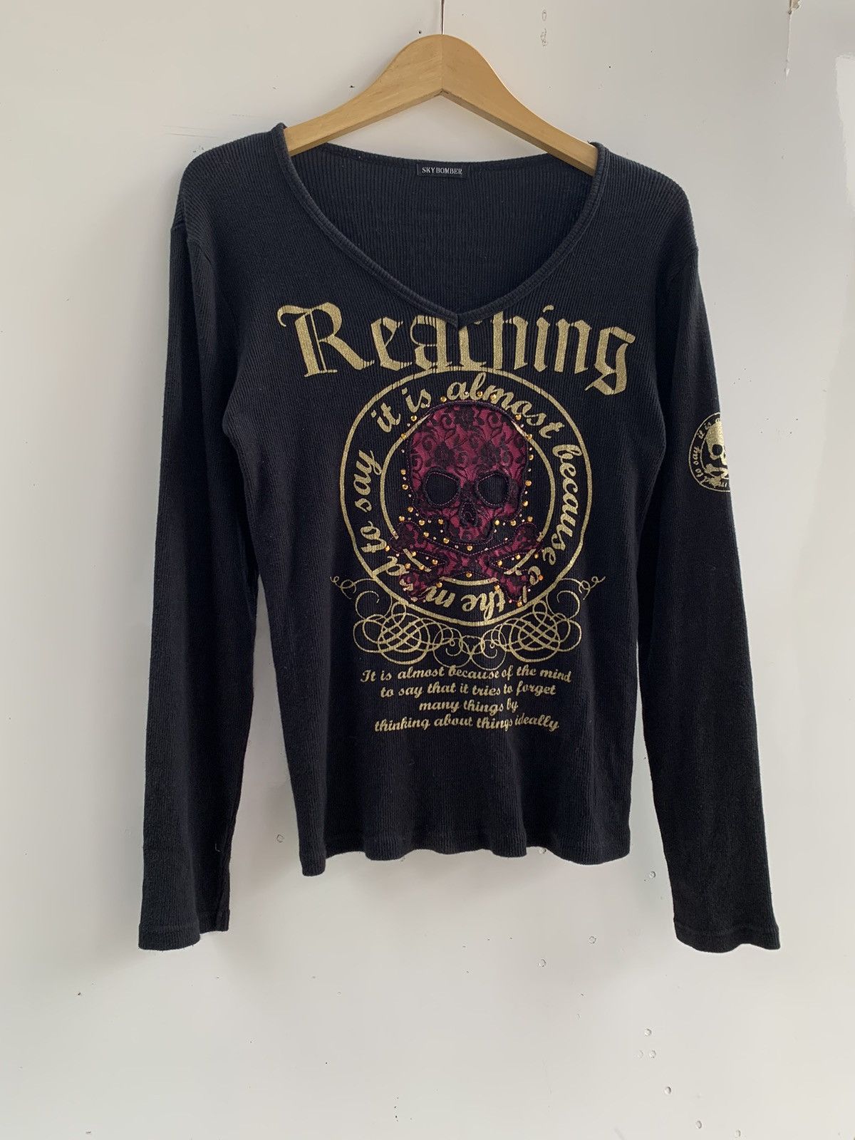 Japanese Brand Reacning Skull Art