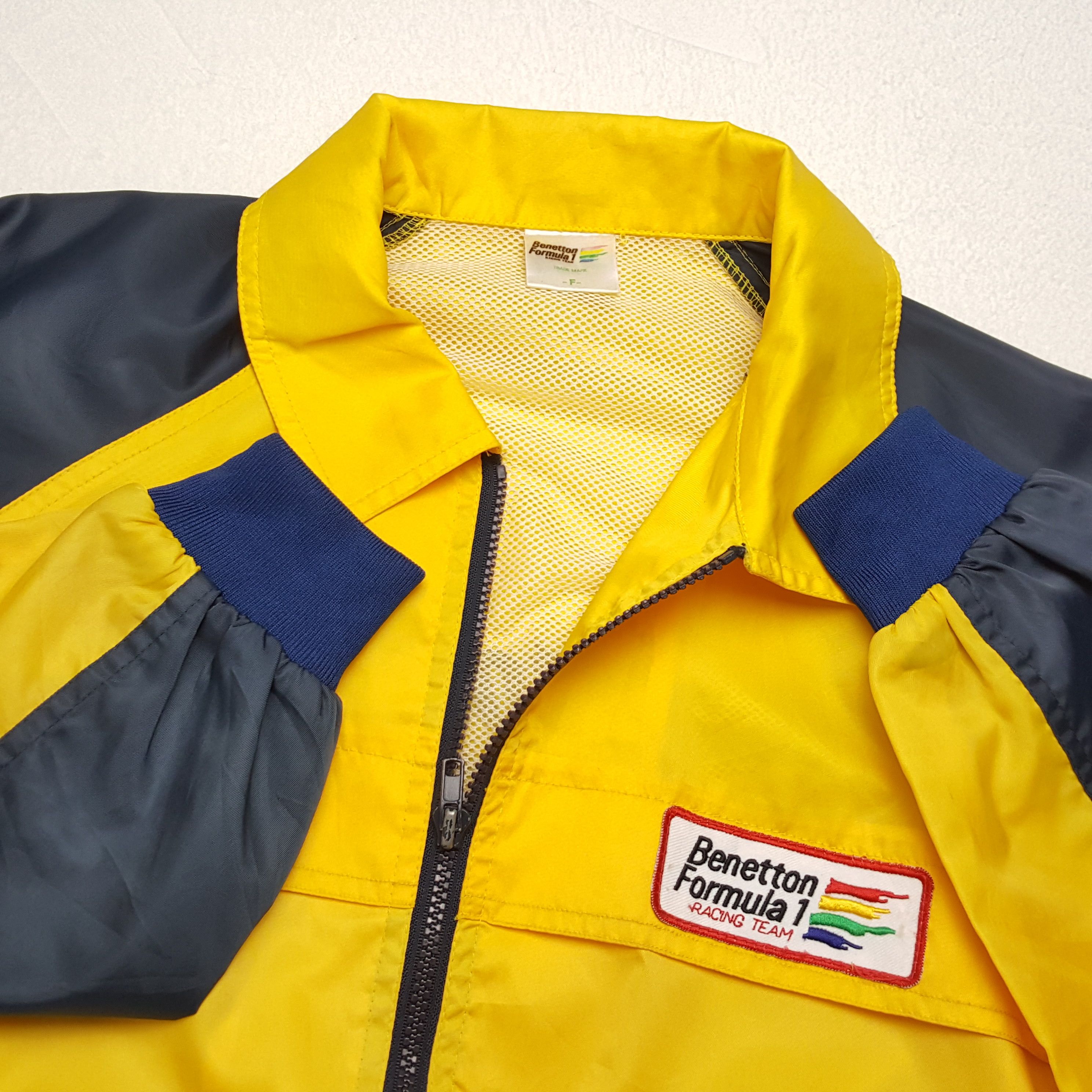 Vintage BENETTON FORMULA 1 RACING TEAM Windbreaker Jacket
