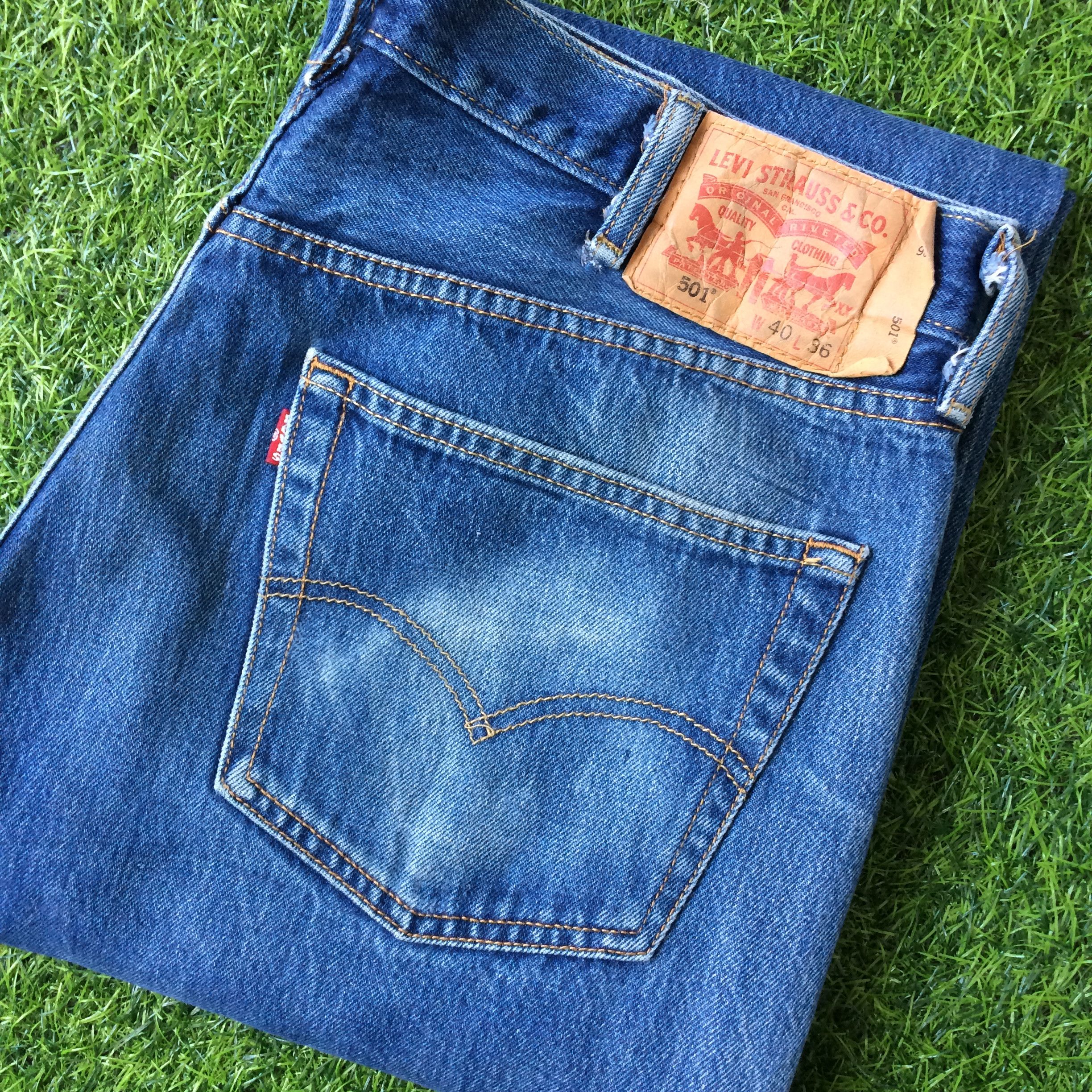 Levi's Distressed Levis 501 Medium Wash Jeans #B-448 Size US 37 - 7 Thumbnail