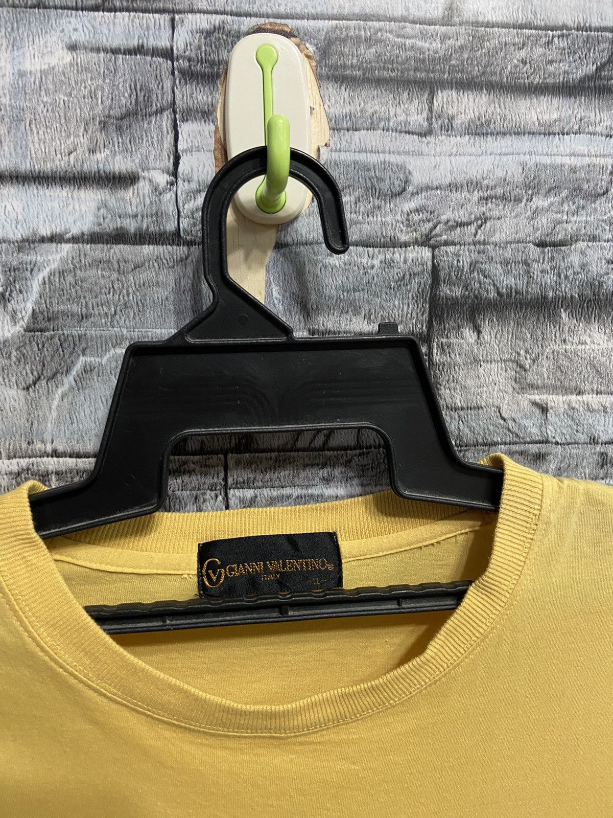 Valentino Vintage Gianni Valentino t shirt spell out size LL fit L Size US L / EU 52-54 / 3 - 3 Thumbnail